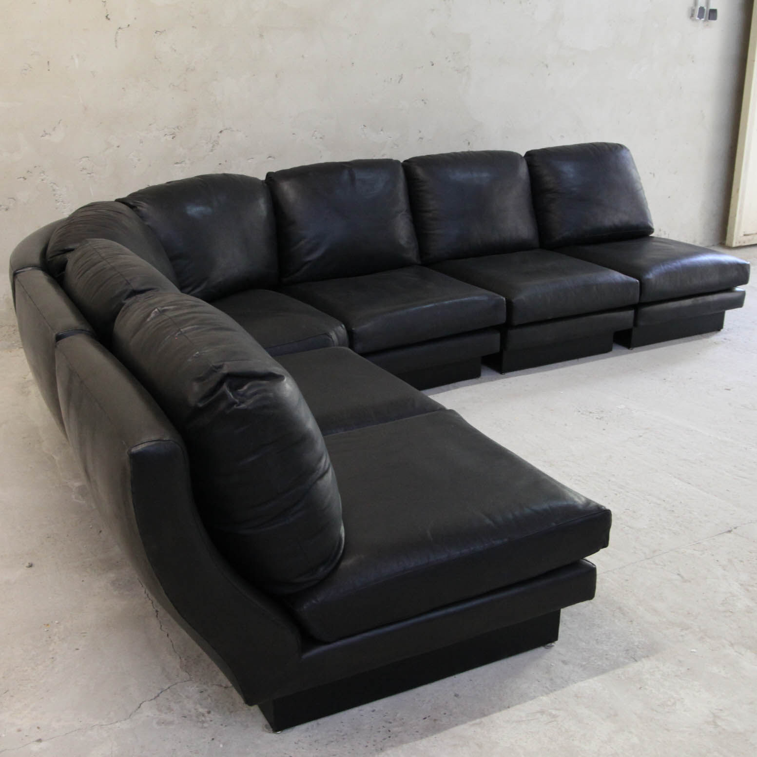 Leather and laminate sofa signed Willy Rizzo