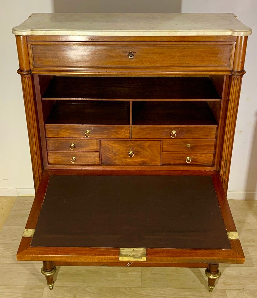 Secretary Louis XVI 1780 in Mahogany, white marble.