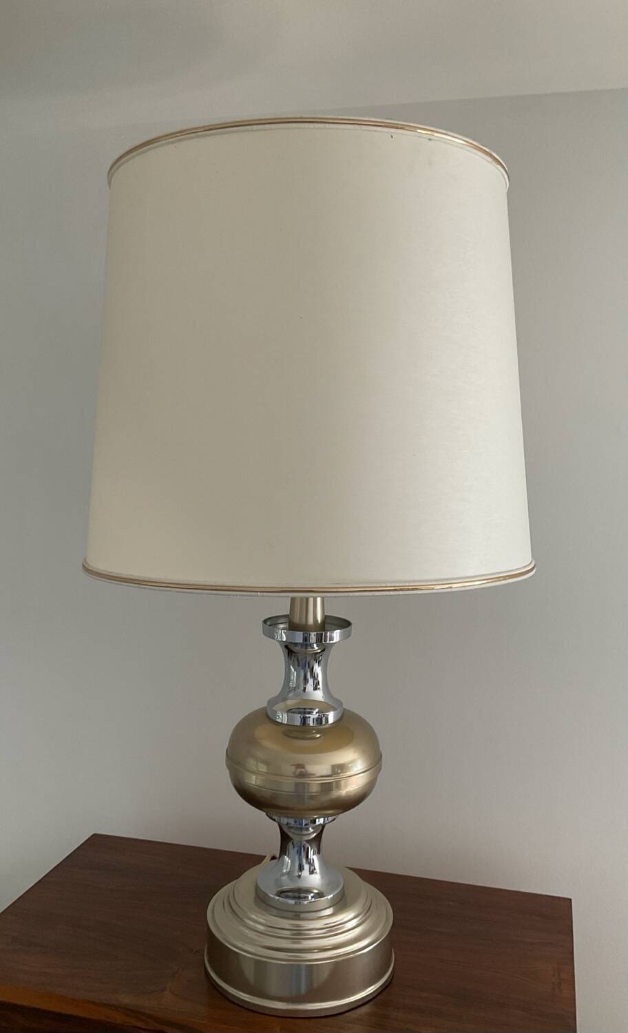 Grande lampe Space Age en métal chromé et doré