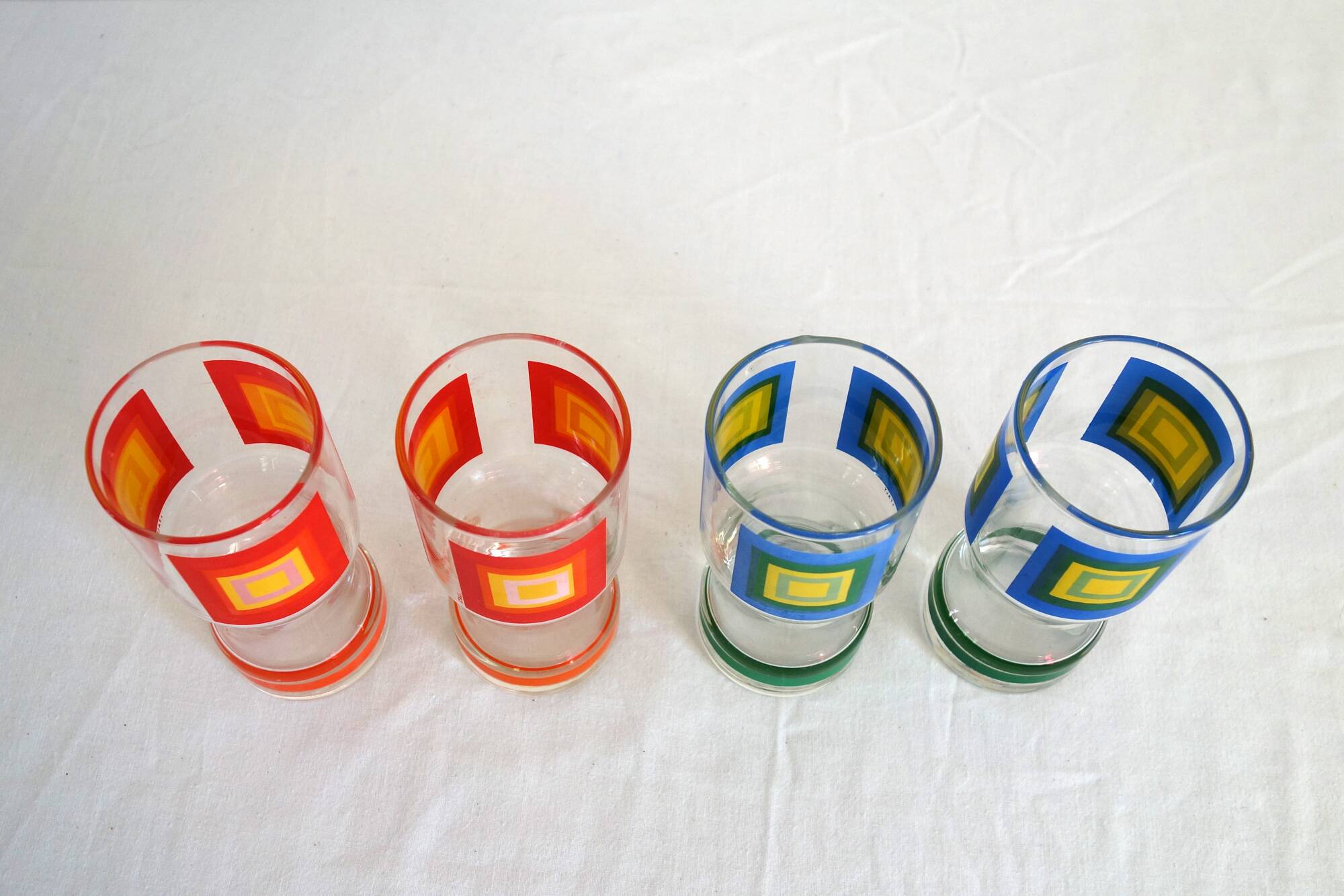 4 vintage 70s pop glasses