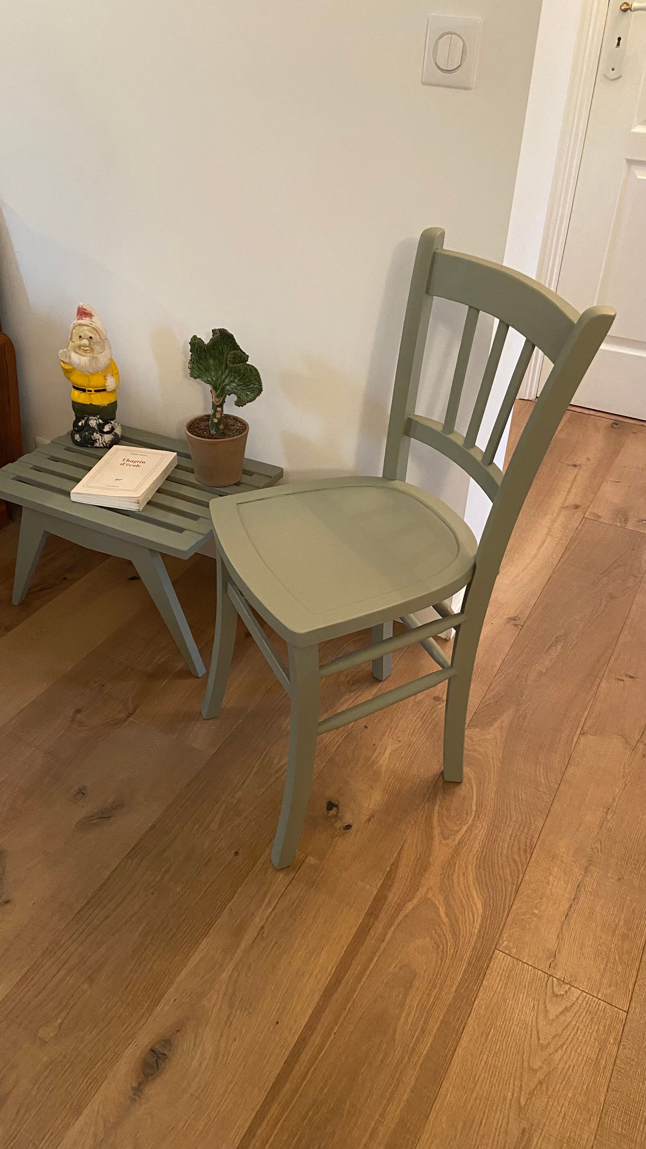 Chaise bistrot Luterma vintage verte grisée