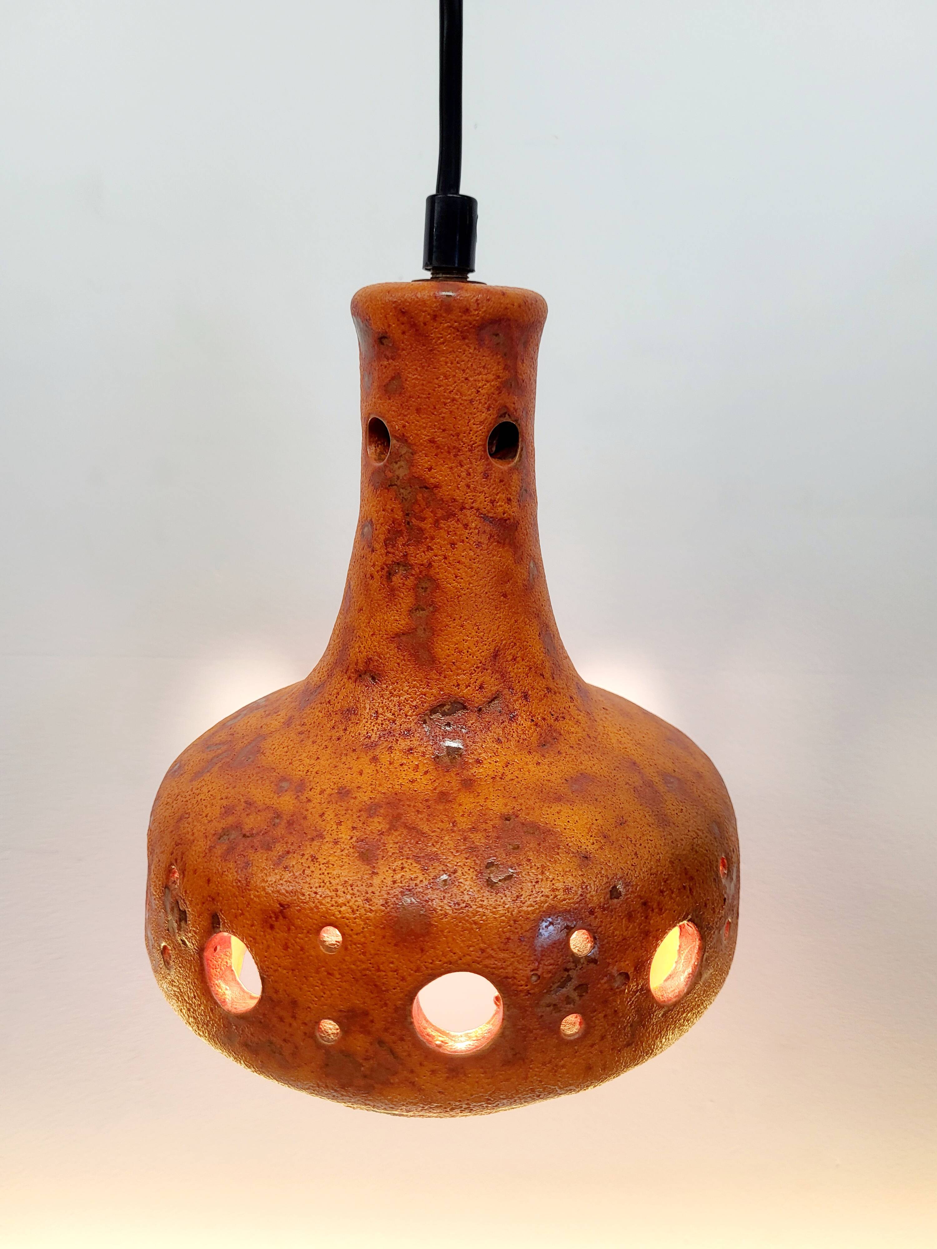 Lampe à suspension Fat Lava en céramique, teinte orange, pot 50
