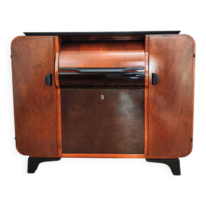 Meuble par J. Halabala