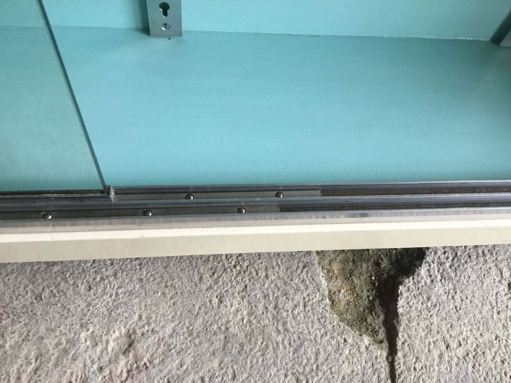 Showcase on feet forming enfilade - vintage furniture - 1960