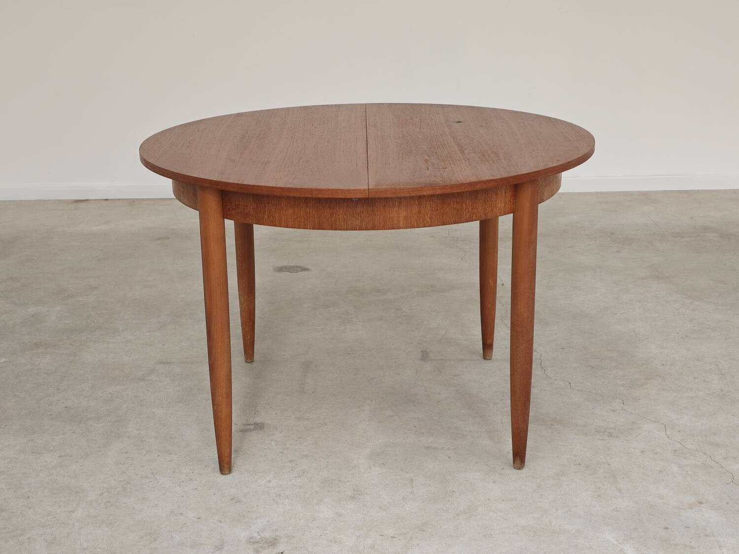 Round extending table, light oak, East Germany, 1960s