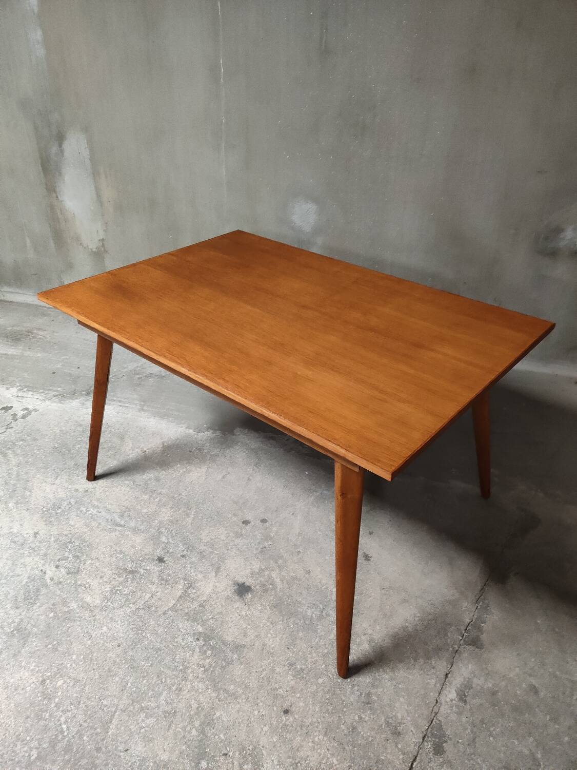 Table de salon pieds compas 50's en chêne 130x90 cm