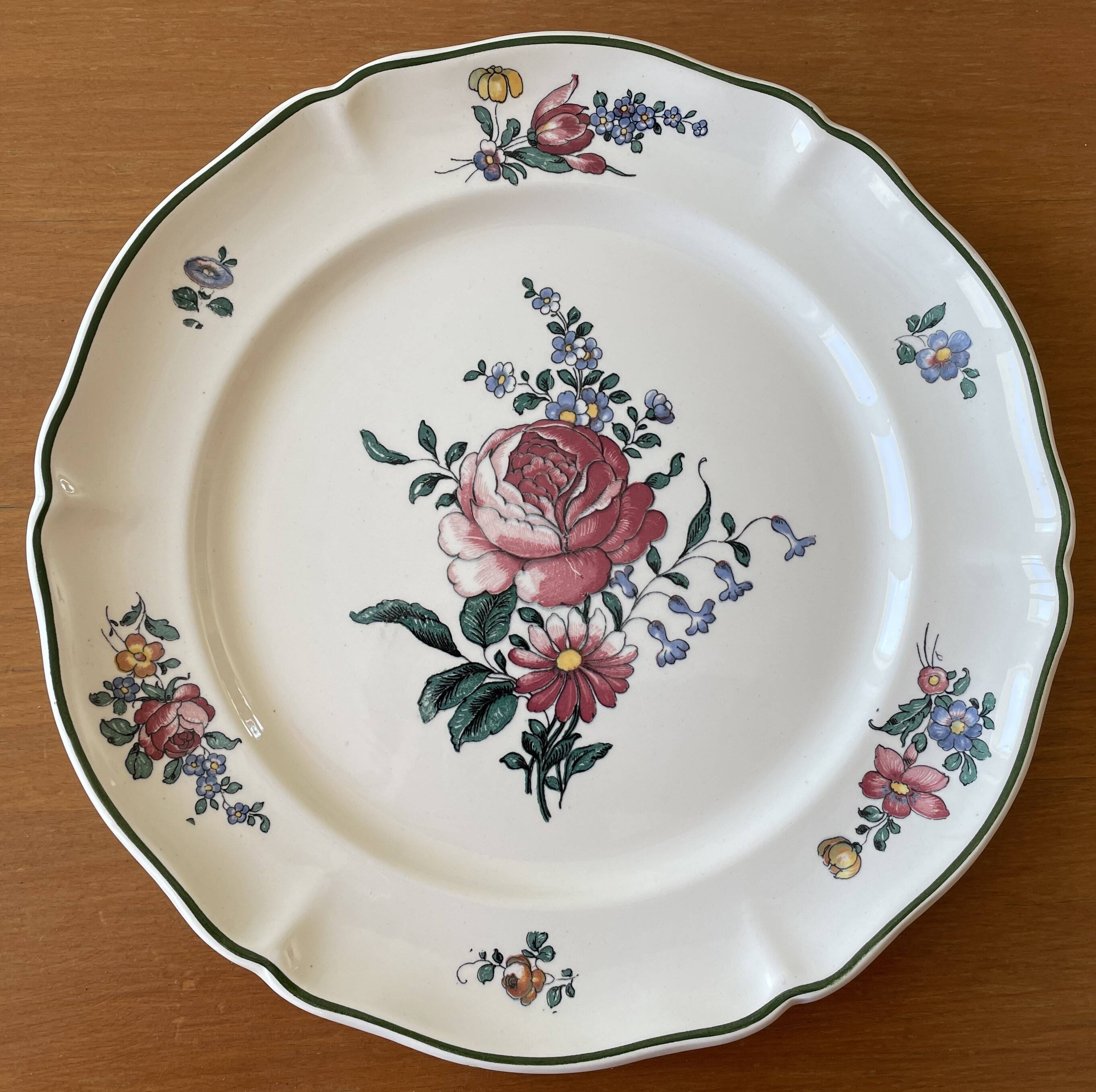 6 large antique earthenware dinner plates from Villeroy & Boch