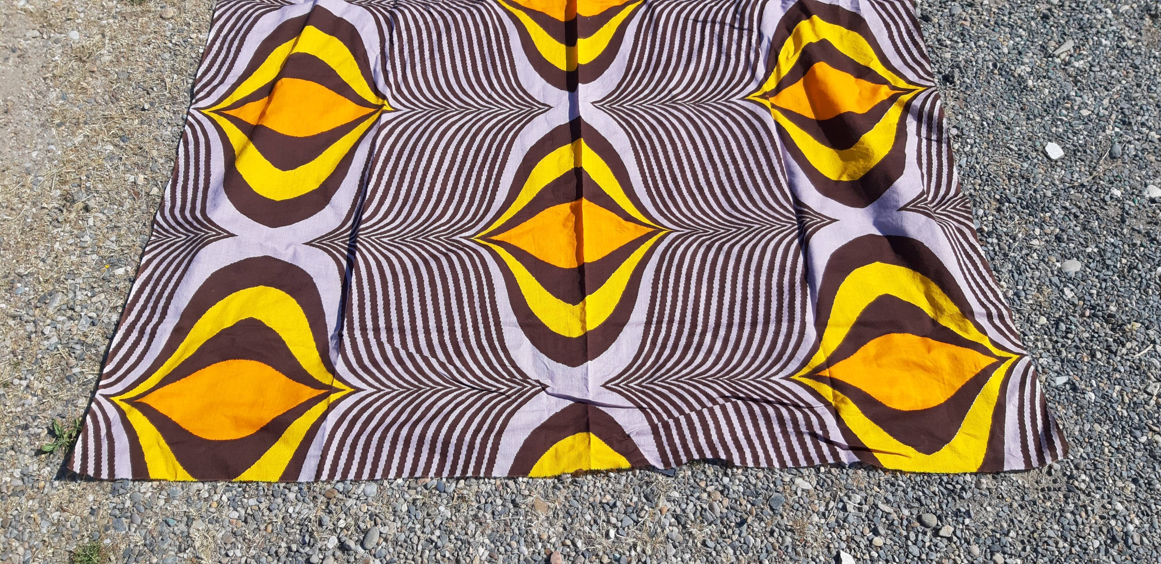 Tapis vintage des années 70 153x110cm