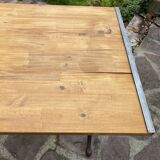 Godin font foot bistro table