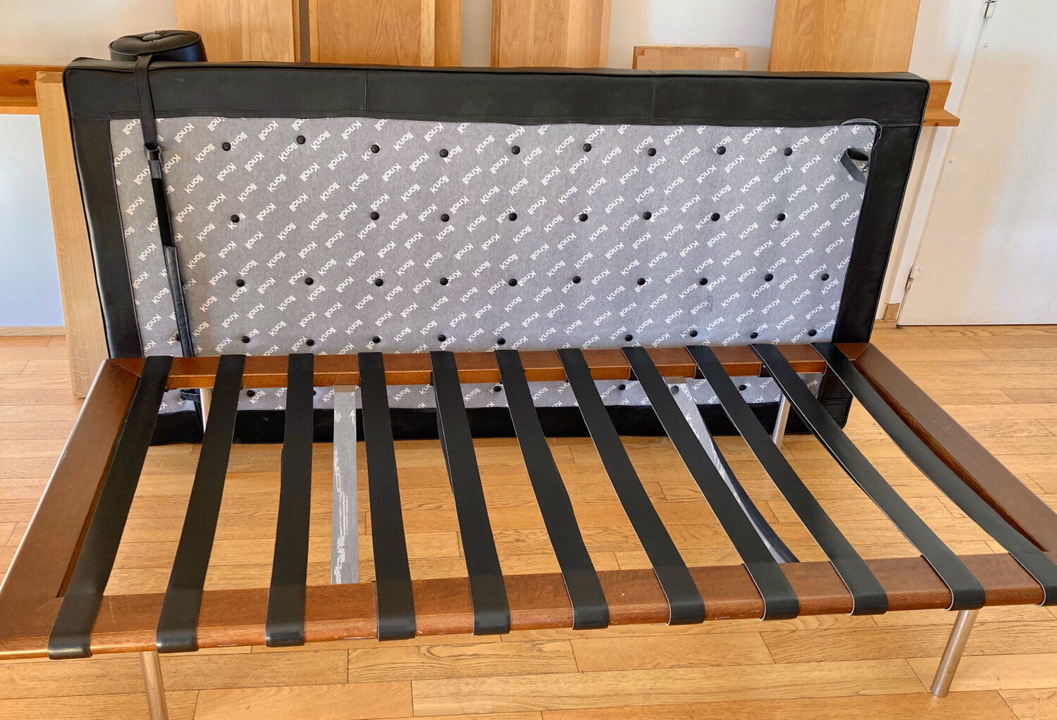 Daybed Barcelona Mies Van der Rohe daybed by Knoll