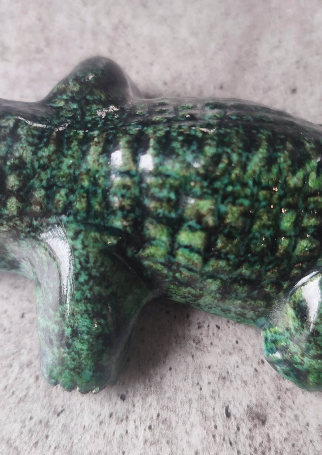 Accolay crocodile in glazed ceramic