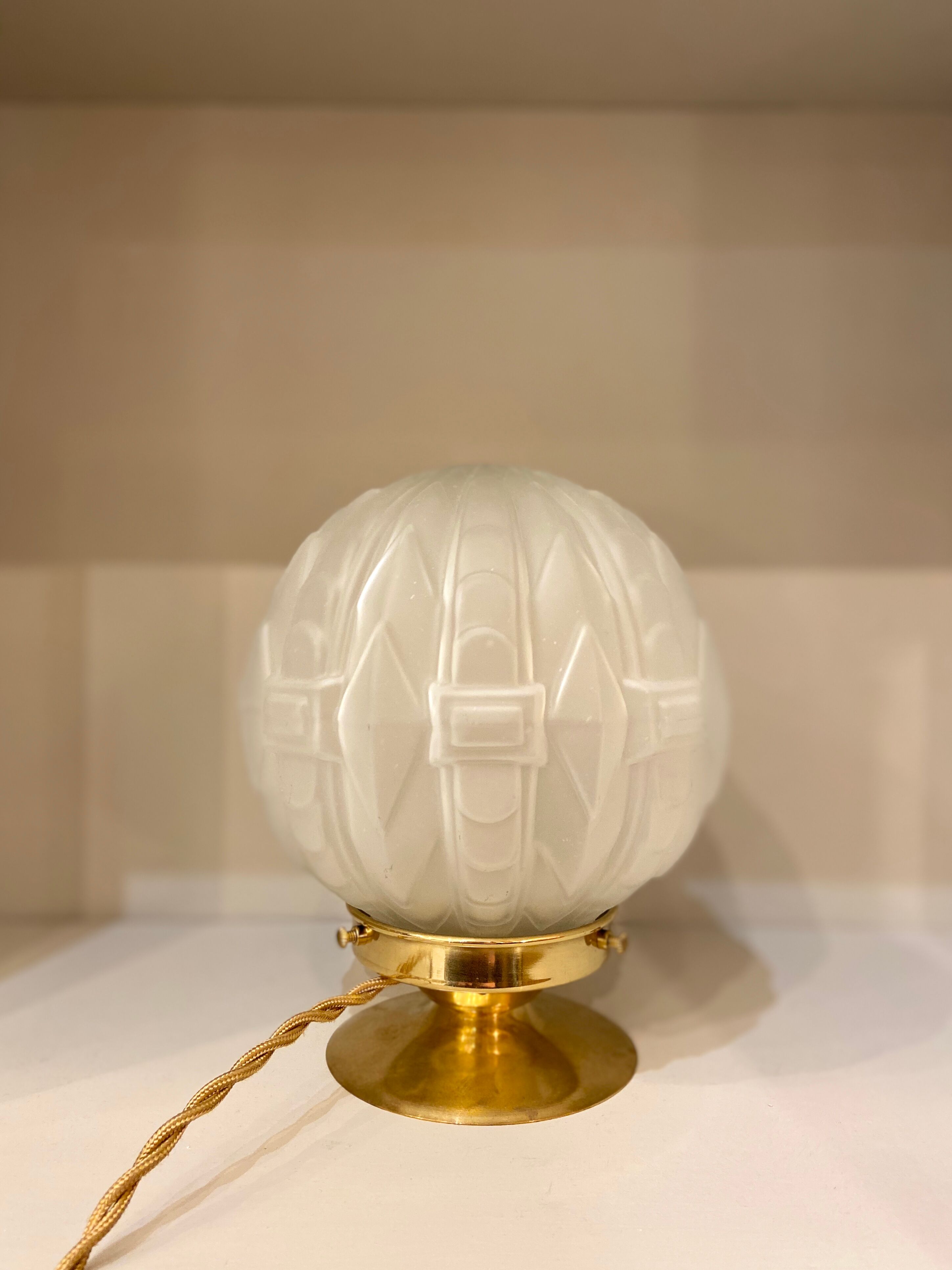 Art Deco globe lamp "scales"