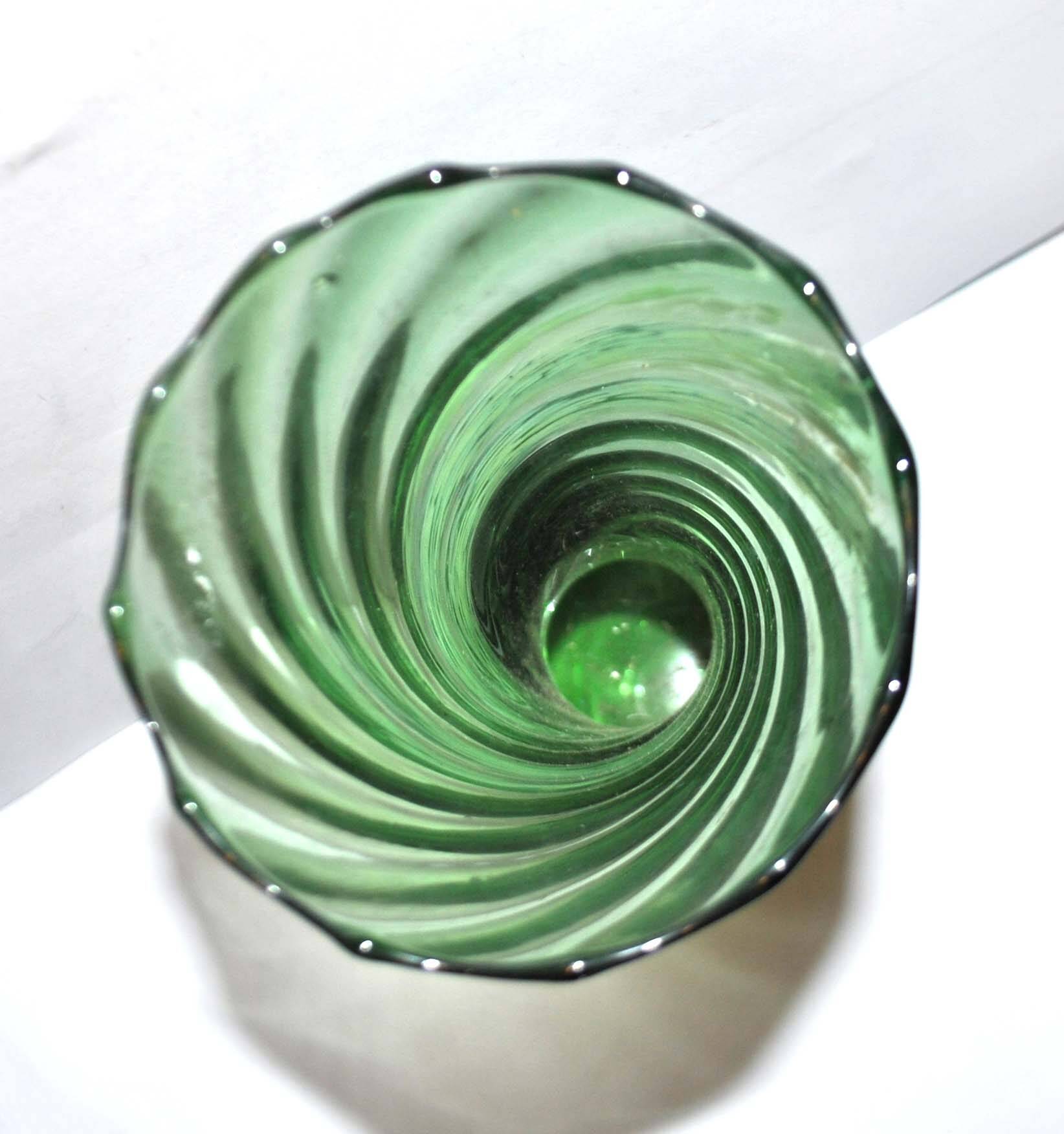 Antique vase in Clichy glass, speckled green with white speckles