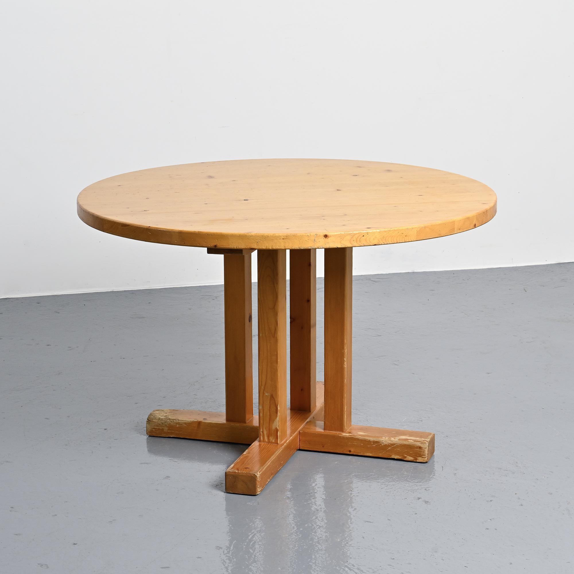 Round dining table, Méribel France, around 1970.