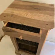 petit meuble d'appoint en noyer