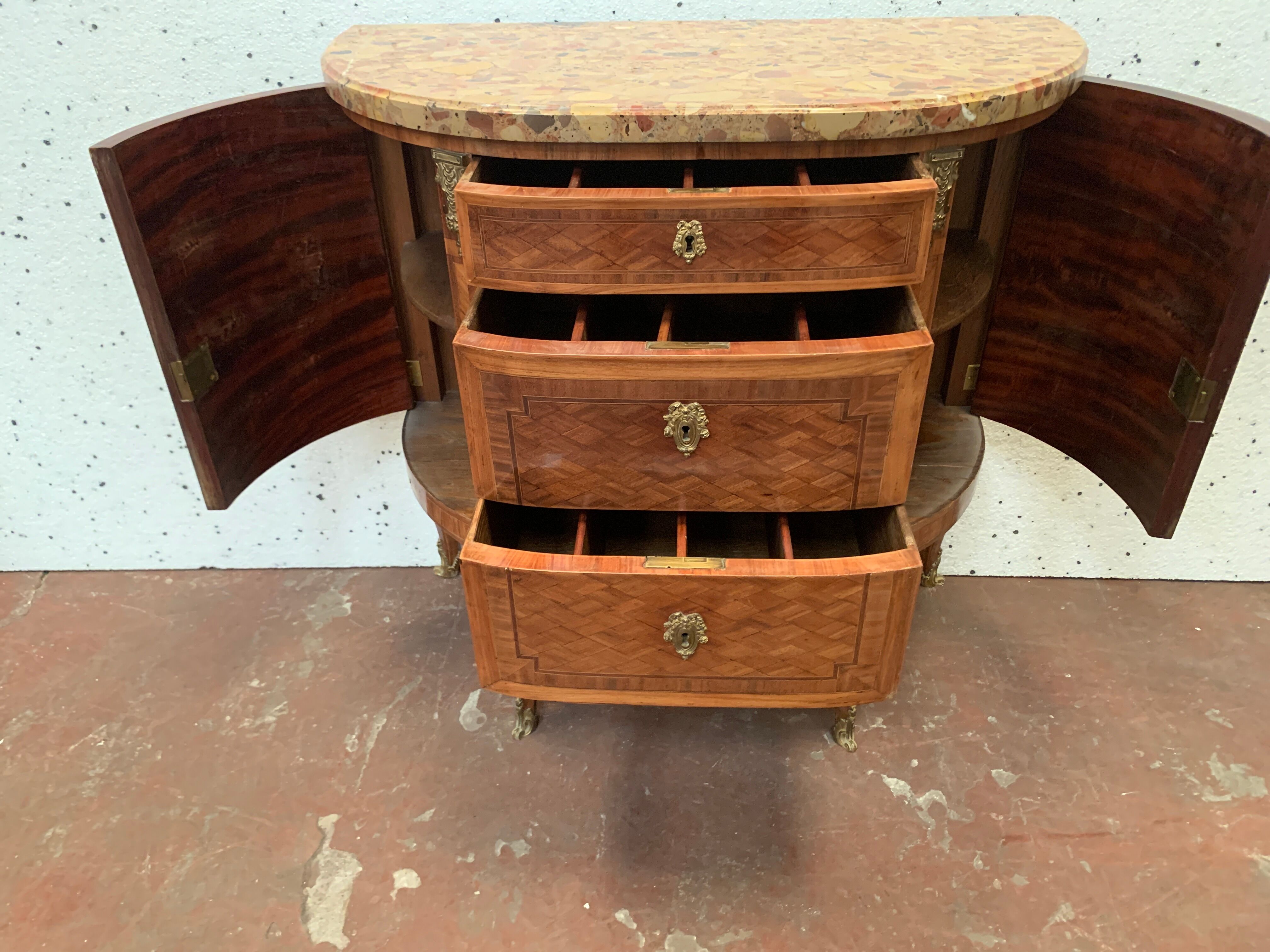 Chest of drawers in half moon style Louis XVI Marquetry with cube bottom XX century