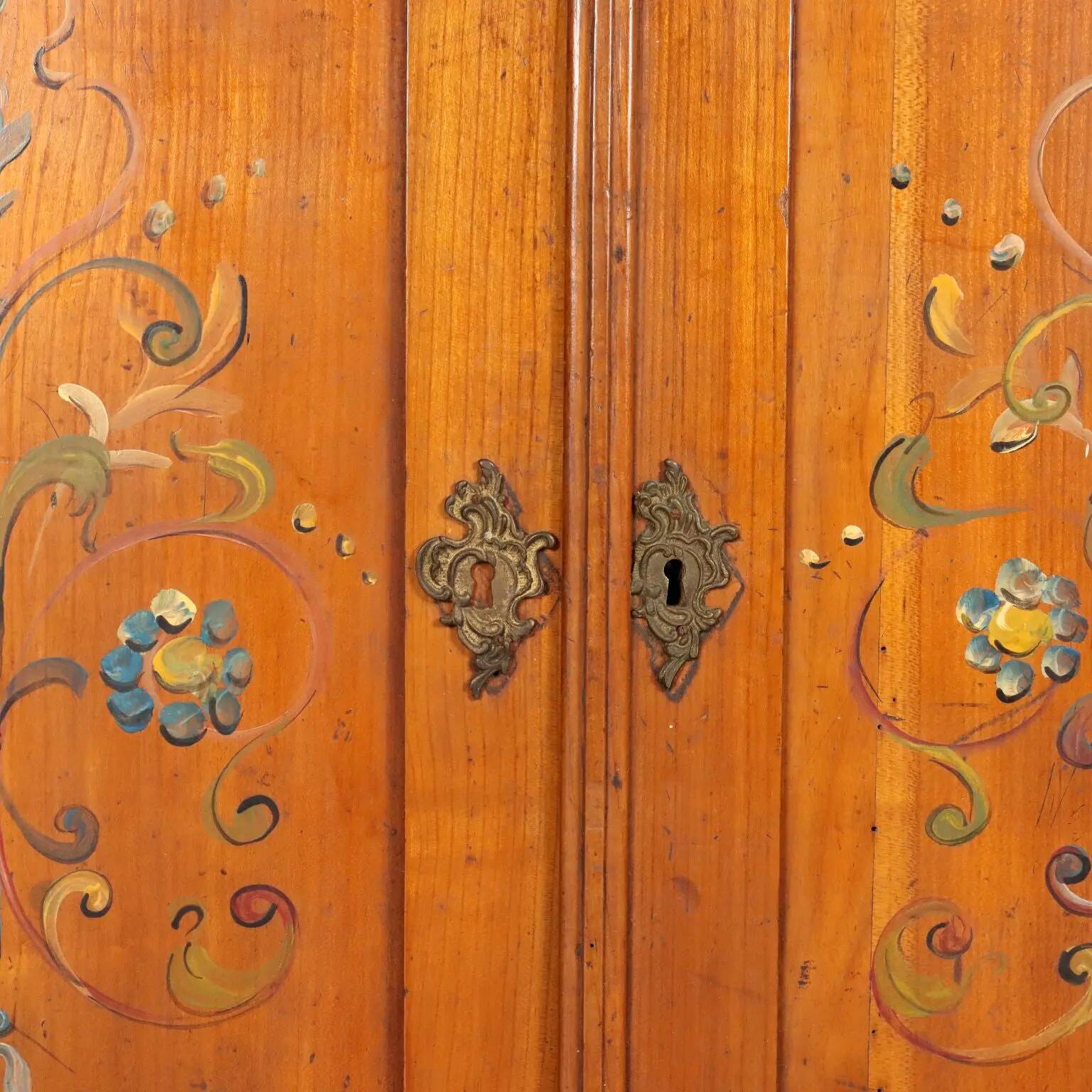 Buffet d’angle ancien en bois de cerisier avec tiroirs, Italie, XIXe siècle