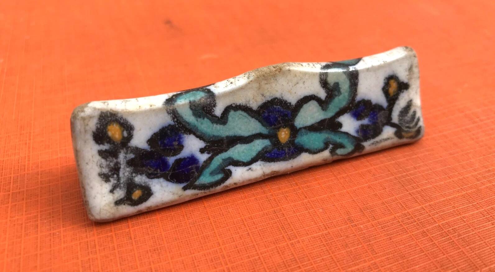 6 glazed ceramic knife rests from Nabeul, Atelier el-Kharraz.