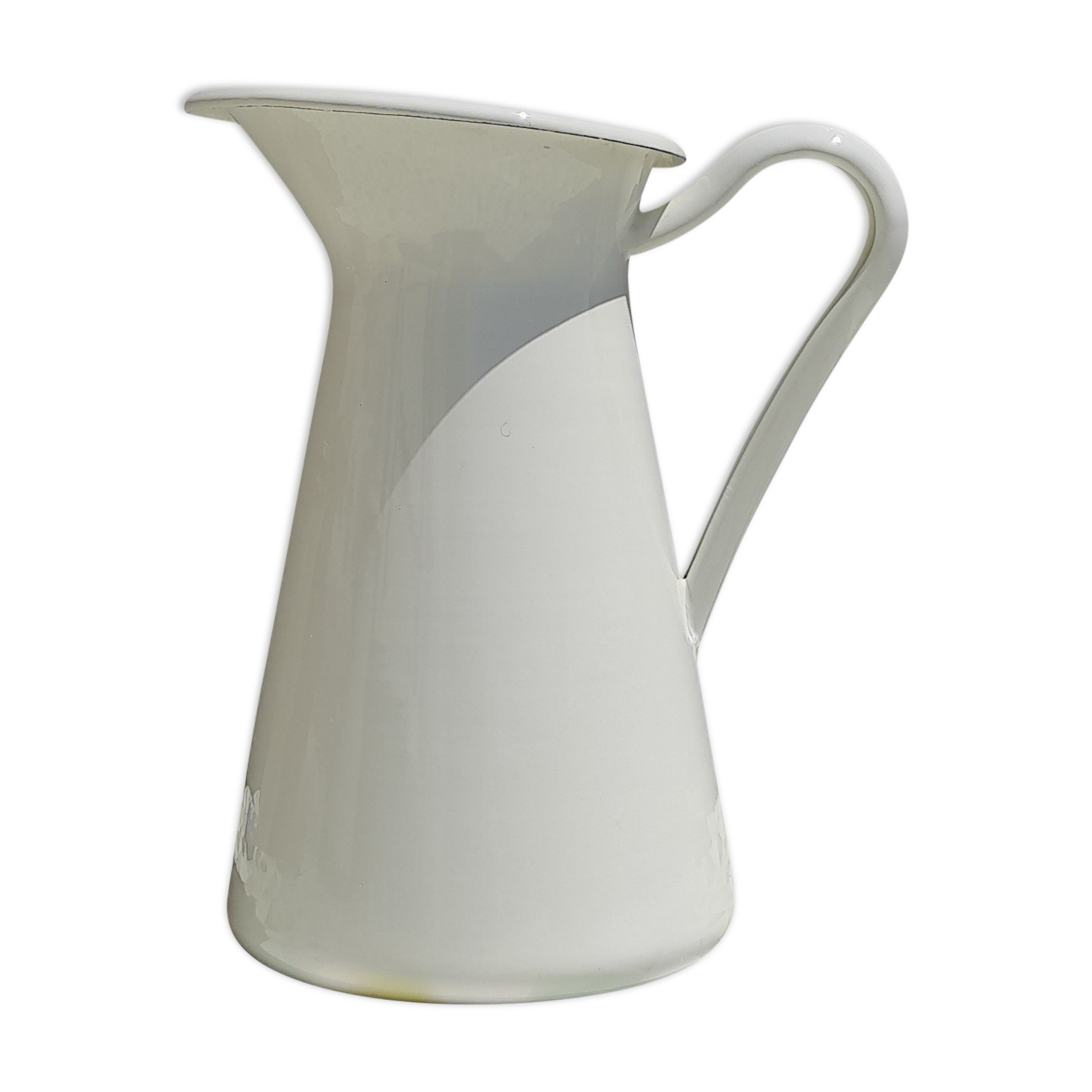 Broc in white enamelled sheet metal