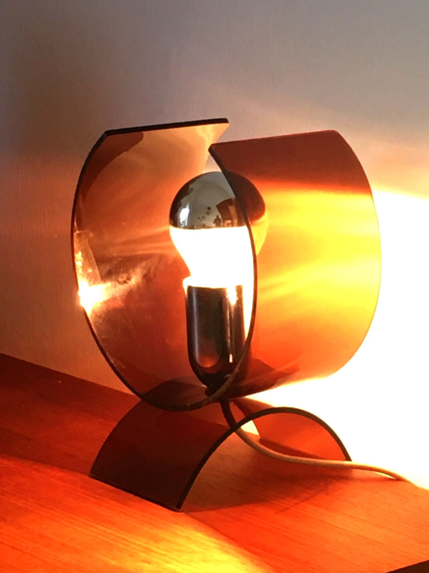 Vintage plexiglass lamp 1970