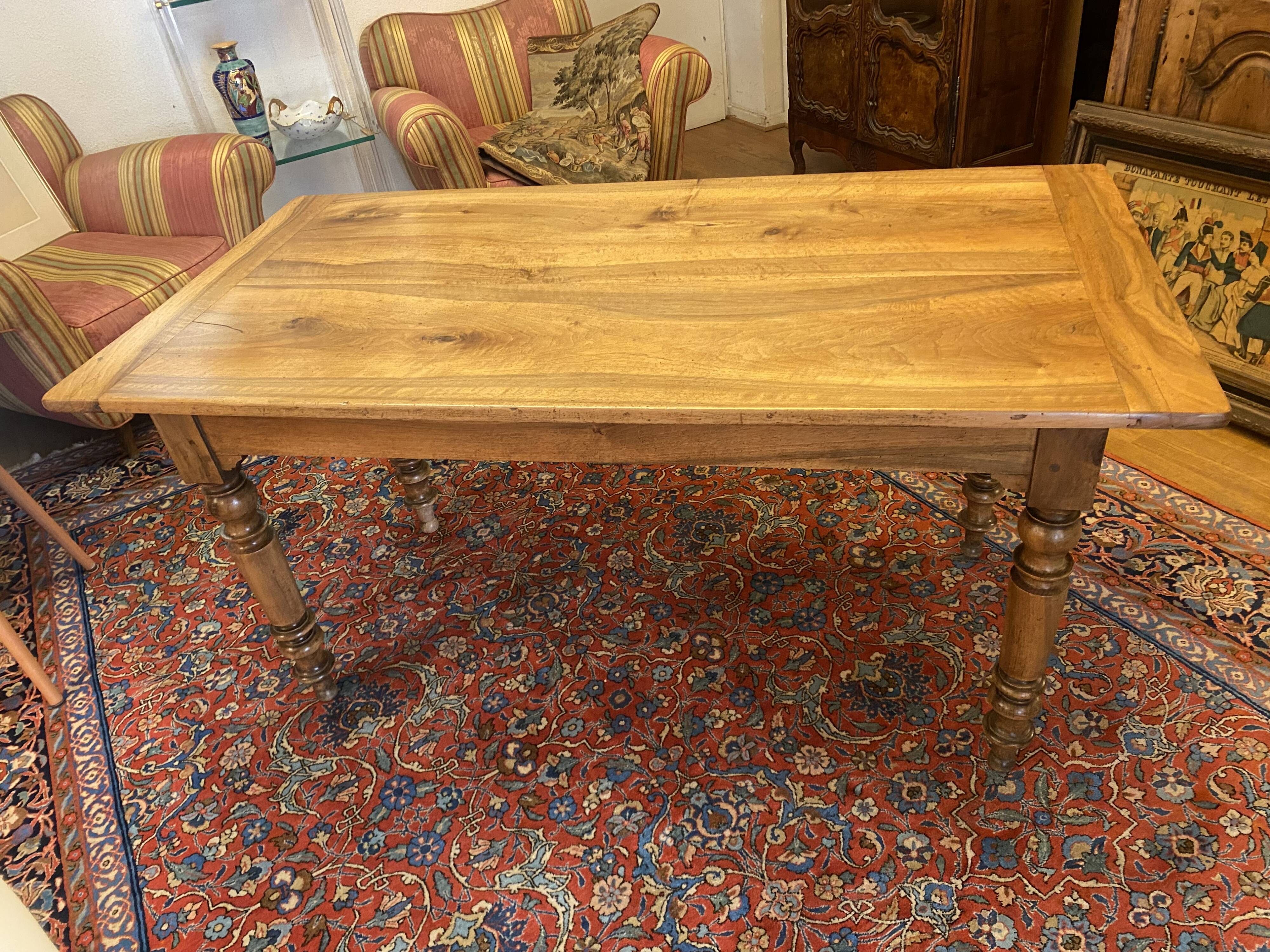 office table in blond walnut, turned legs, beautiful patina, excellent condition.