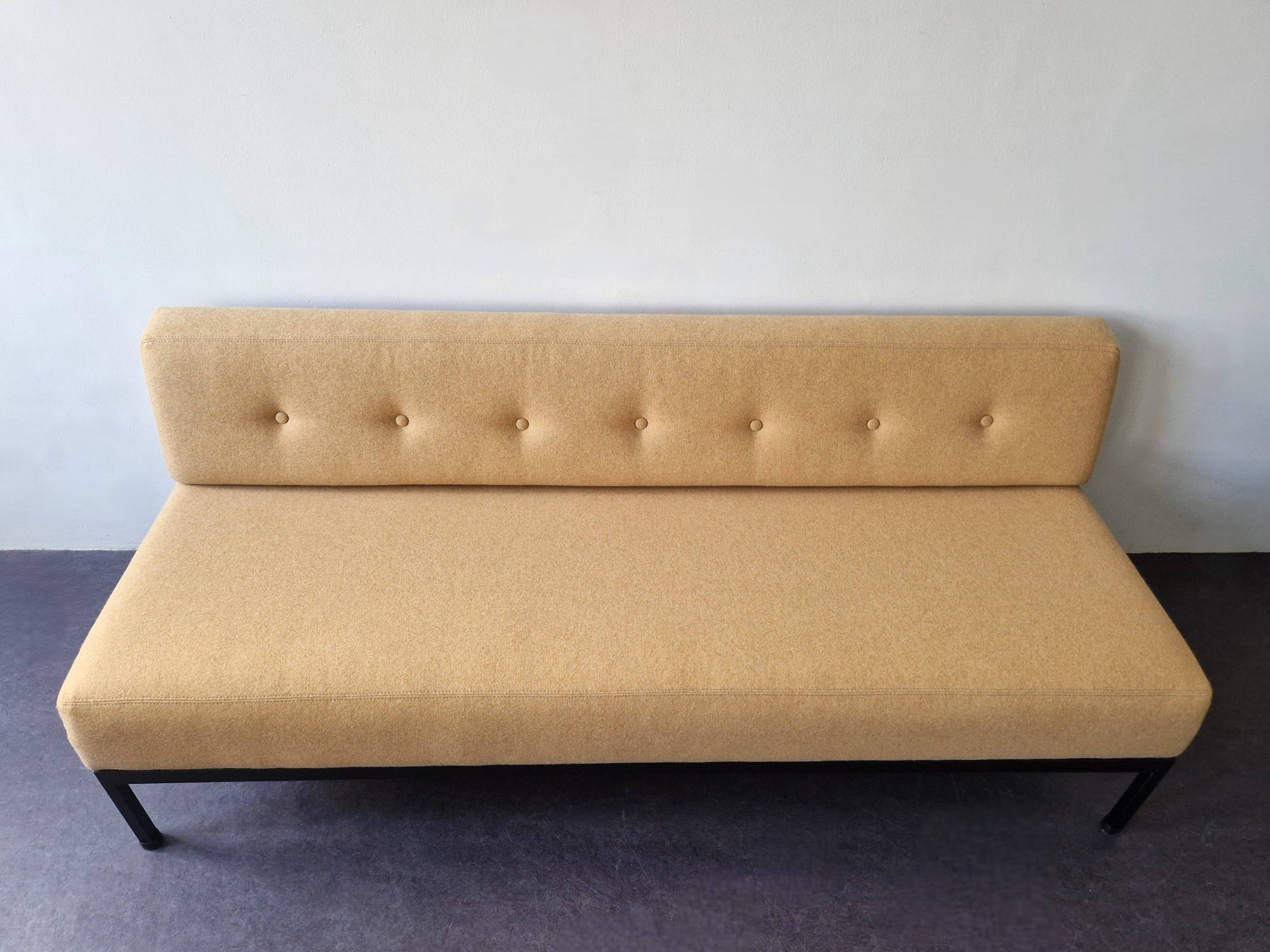 070-series 2,5-seater sofa by Kho Liang Ie for Artifort, The Netherlands 1964