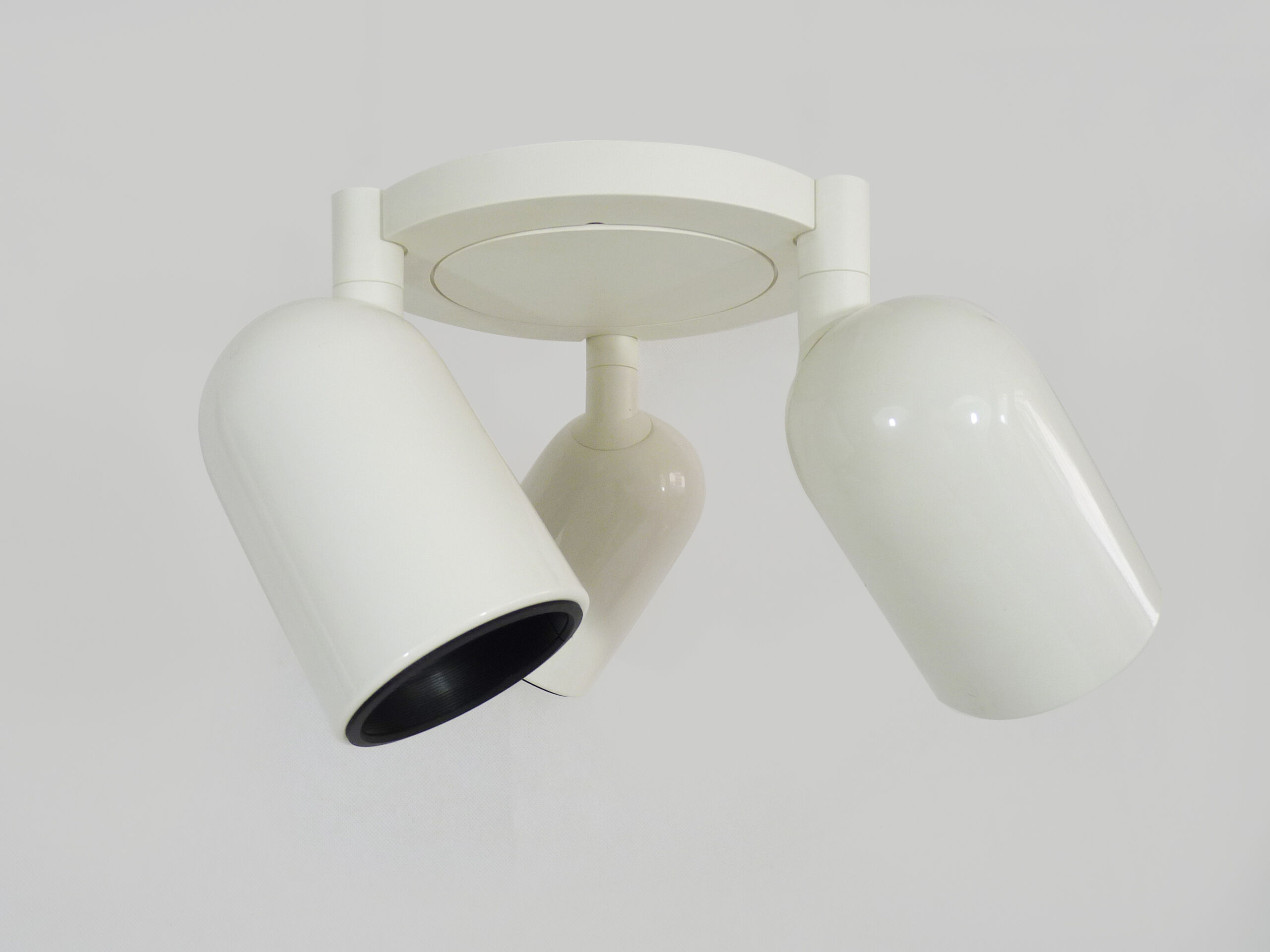 3-spot lase-white metal orientable ceiling light. Kema Keur. Year 80
