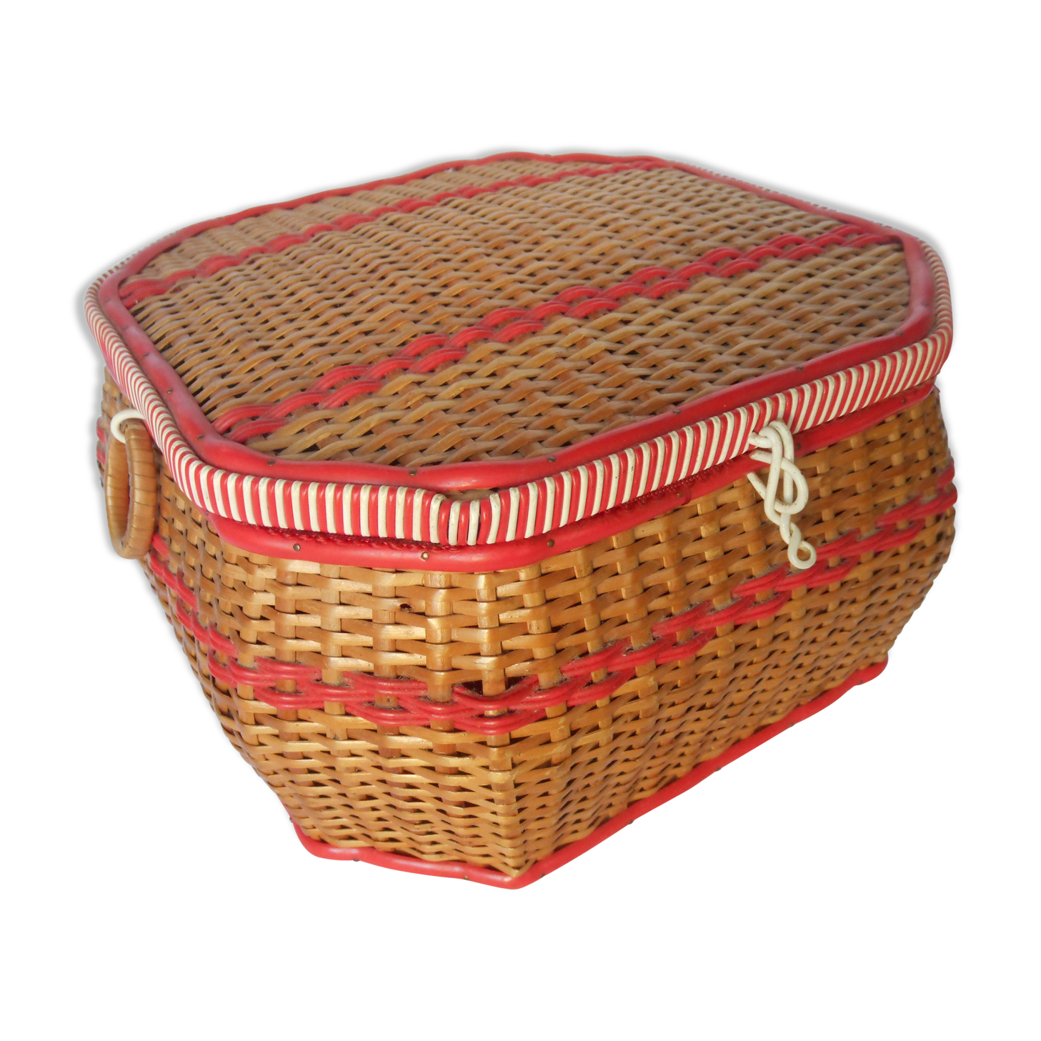 Hardworking, box a wicker vintage couture