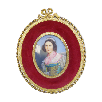 Portrait miniature medallion