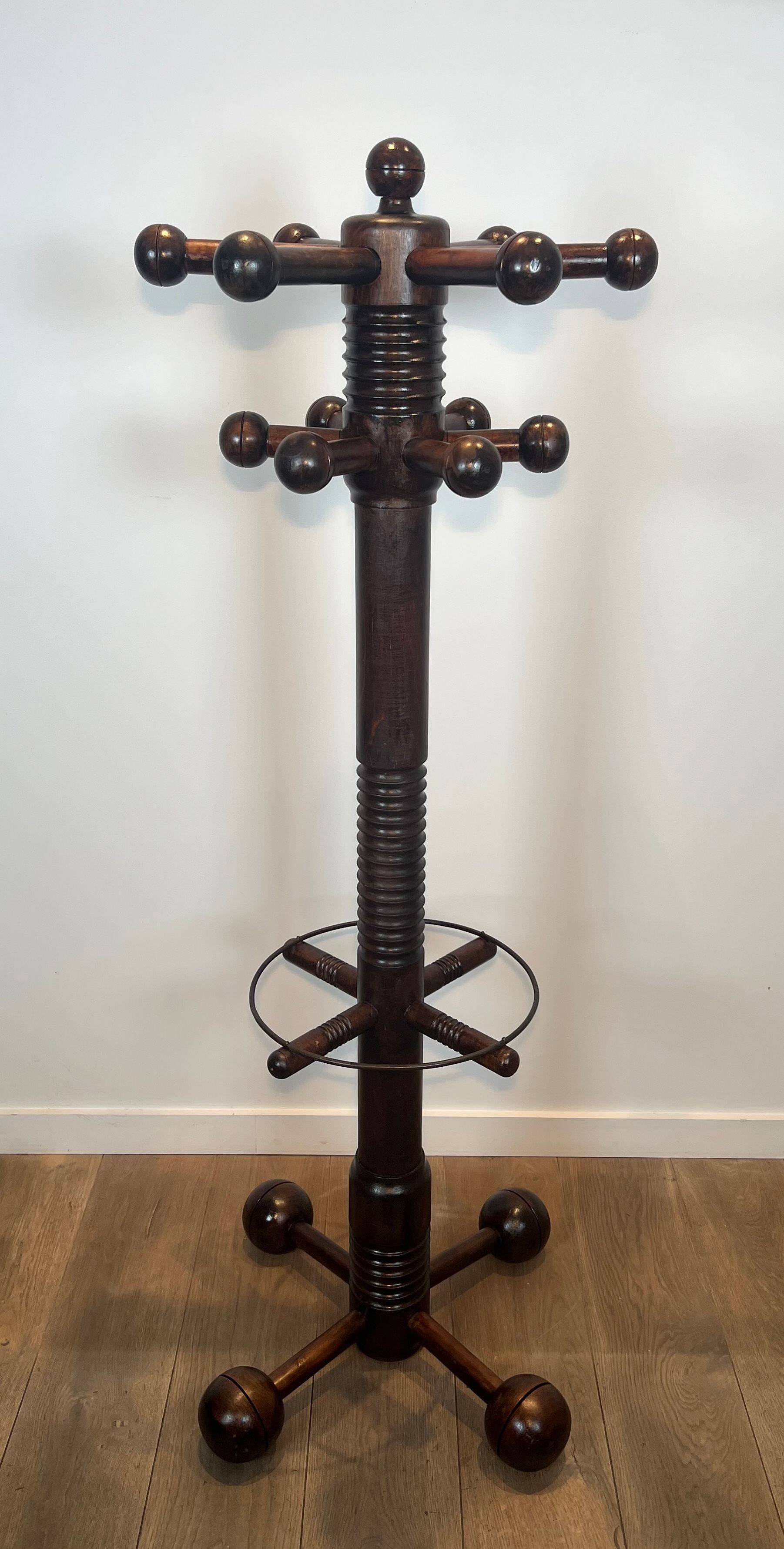 Portemanteau brutaliste en chêne sculpté de Charles Dudouyt