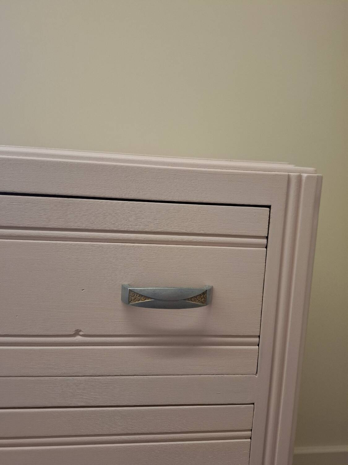 Children's chest of drawers