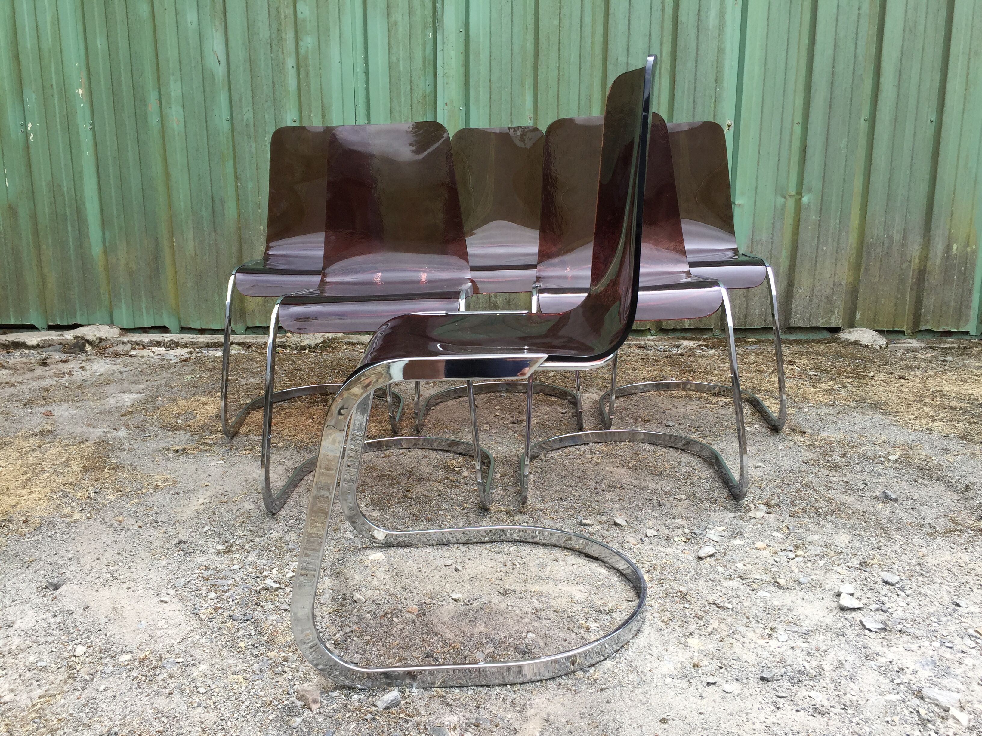 Chairs in plexiglas with chrome metal base
