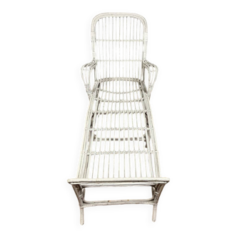 Transat ou chaise longue Vintage en rotin laqué blanc 1960's
