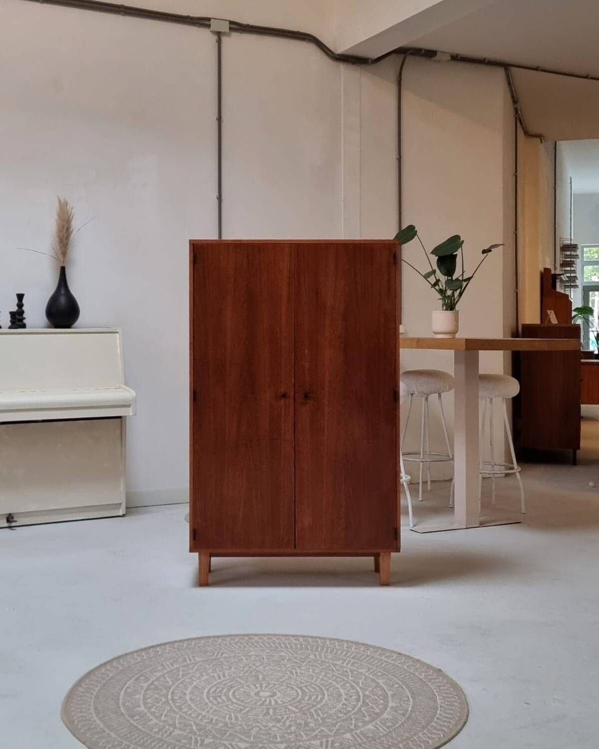 Armoire du milieu du siècle