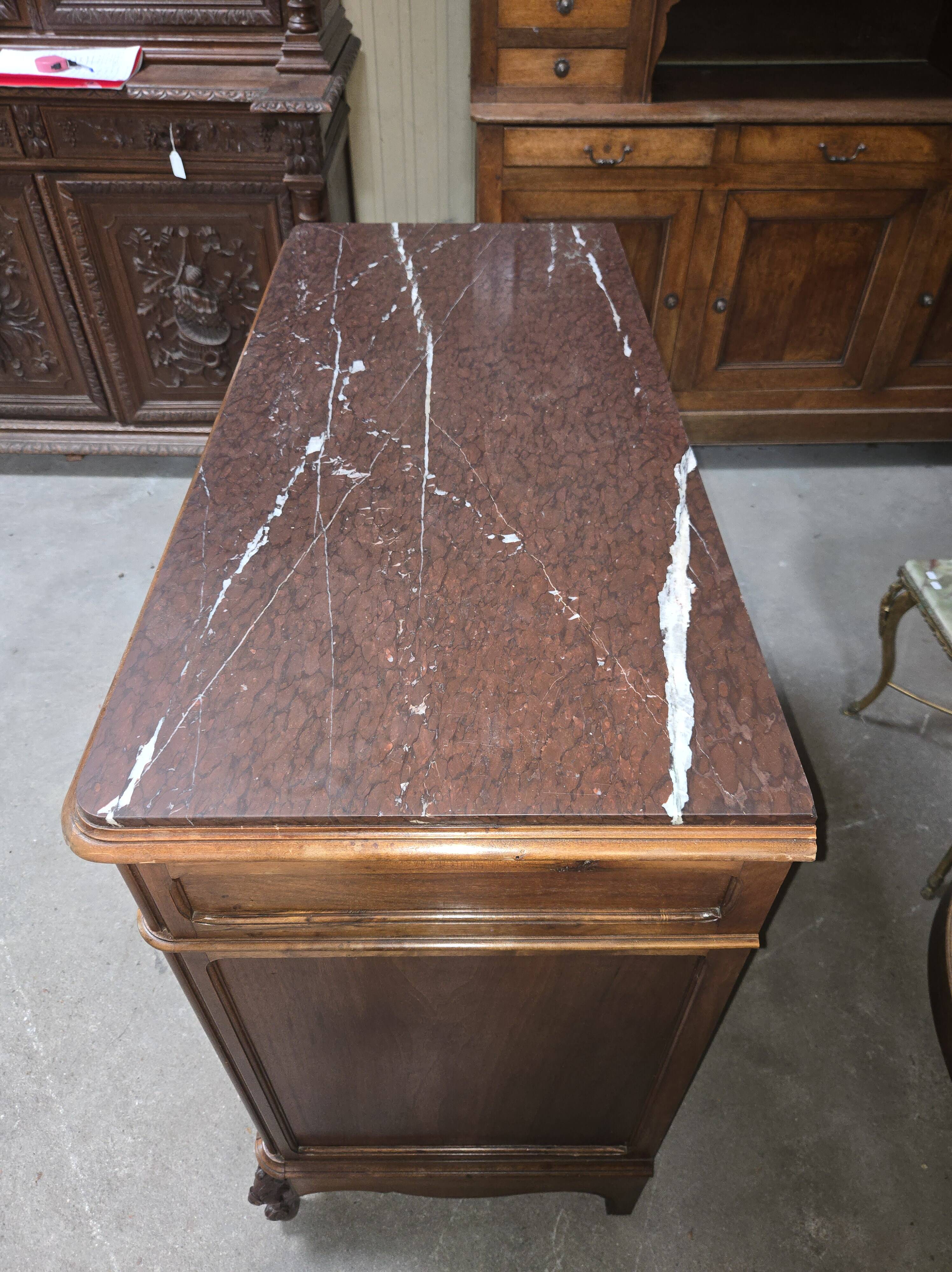 Provençal commode in walnut – Red marble top - late 19th century