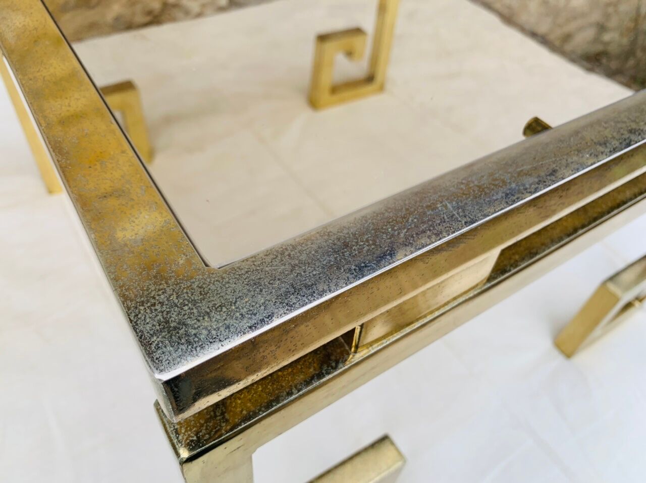 Paire de tables d’appoint laiton et verre circa 1970/80