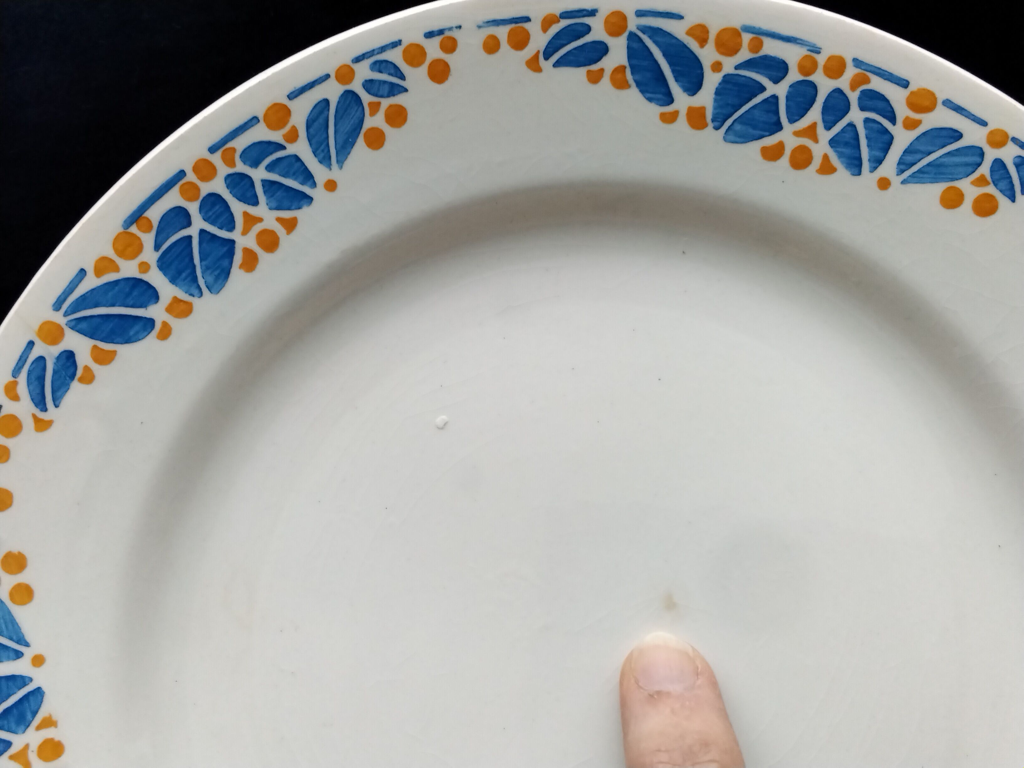 Set of 6 mismatched flat plates HBCM and Badonviller