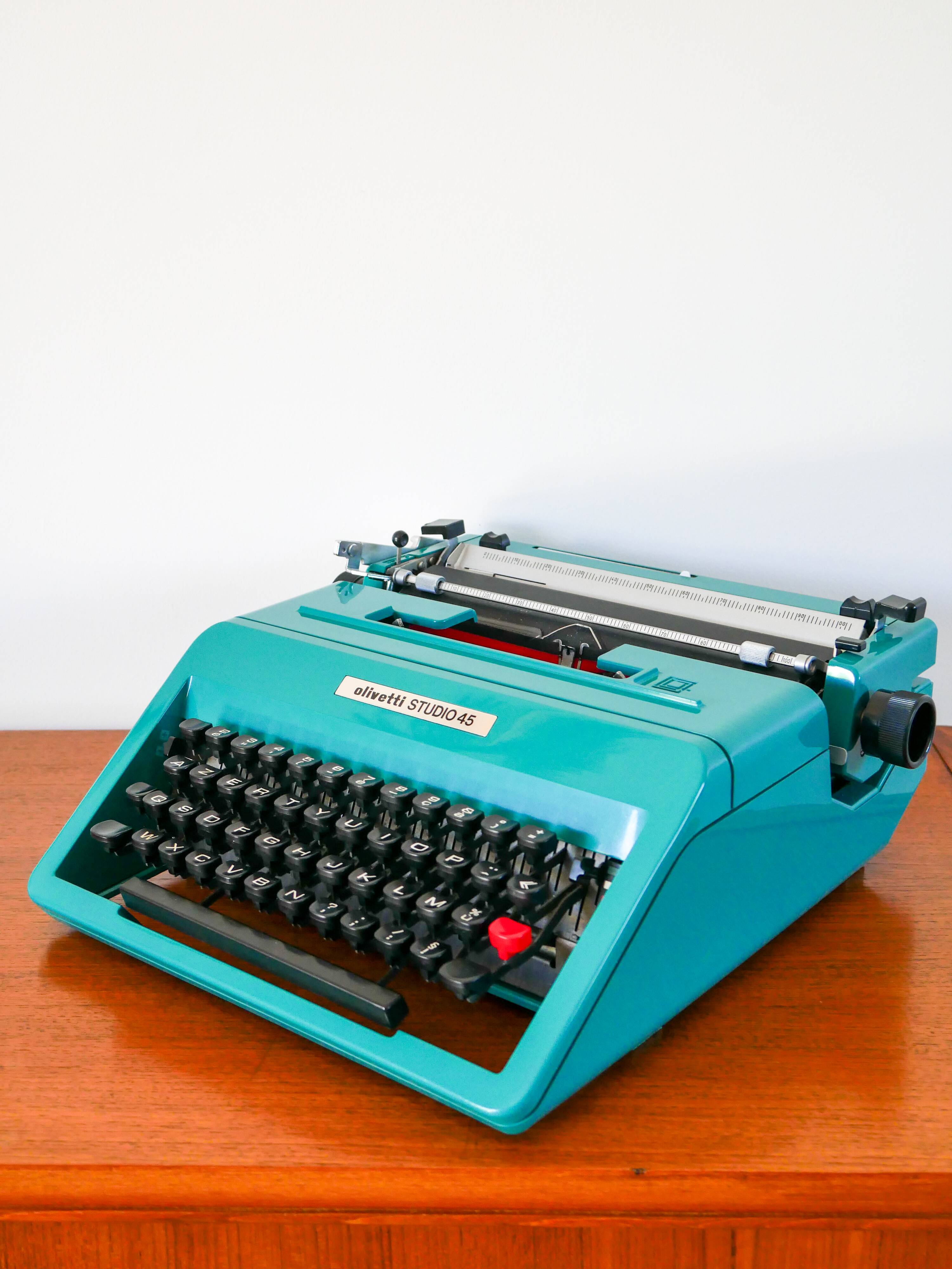 Olivetti typewriter, Studio 45, Electric Blue, with accessories, 1970