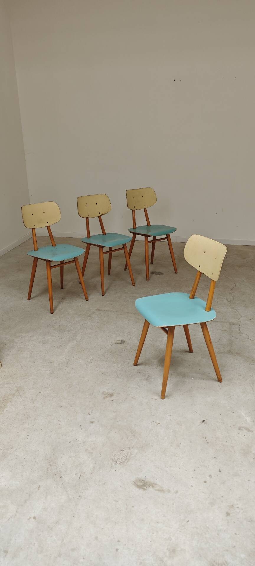Lot de 4 chaises bois TON Bystrice ( Thonet ) bleu clair , lot 2