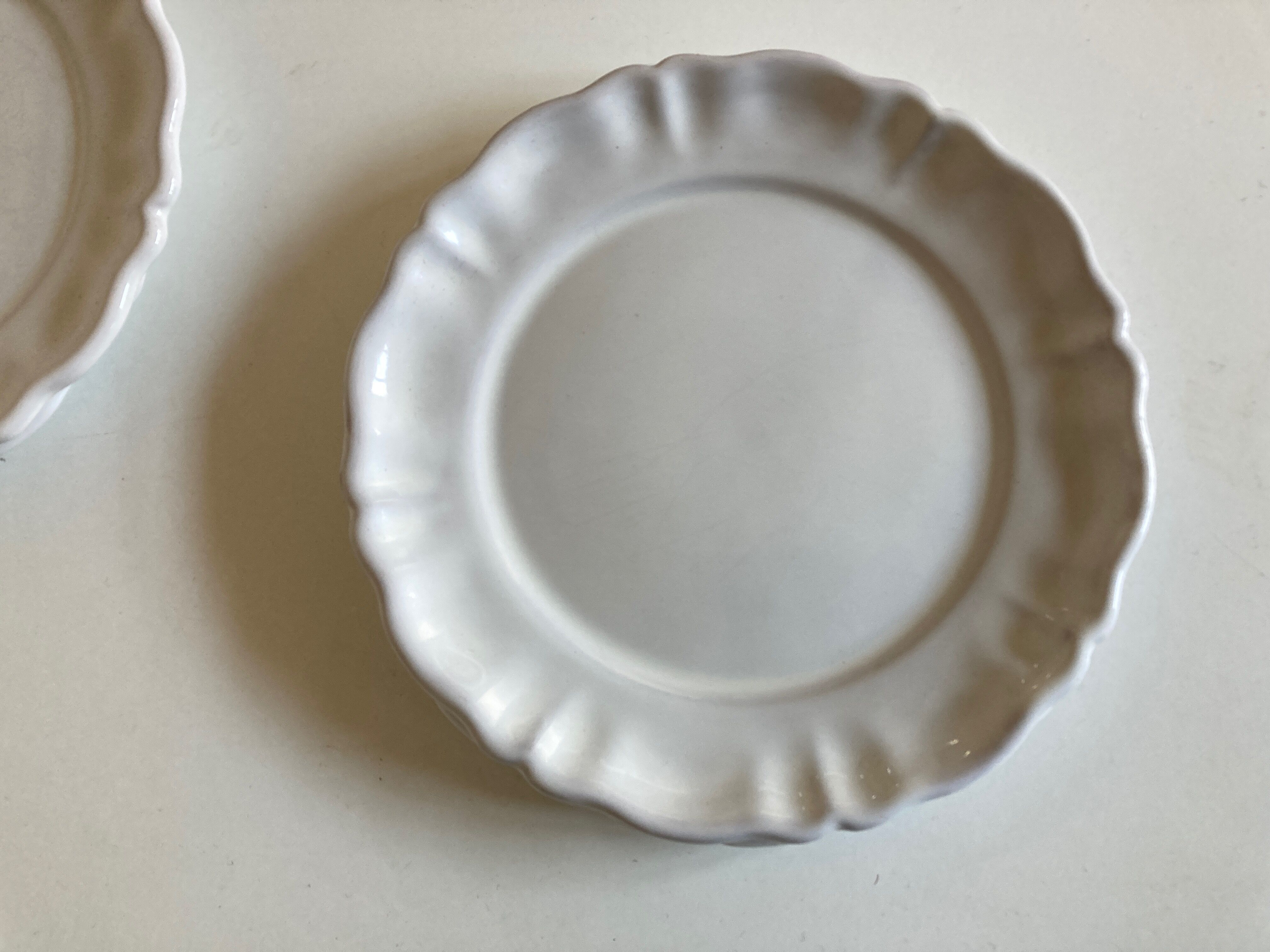 Set de 4 assiettes plates en terre vernissée à godrons moustier 1970