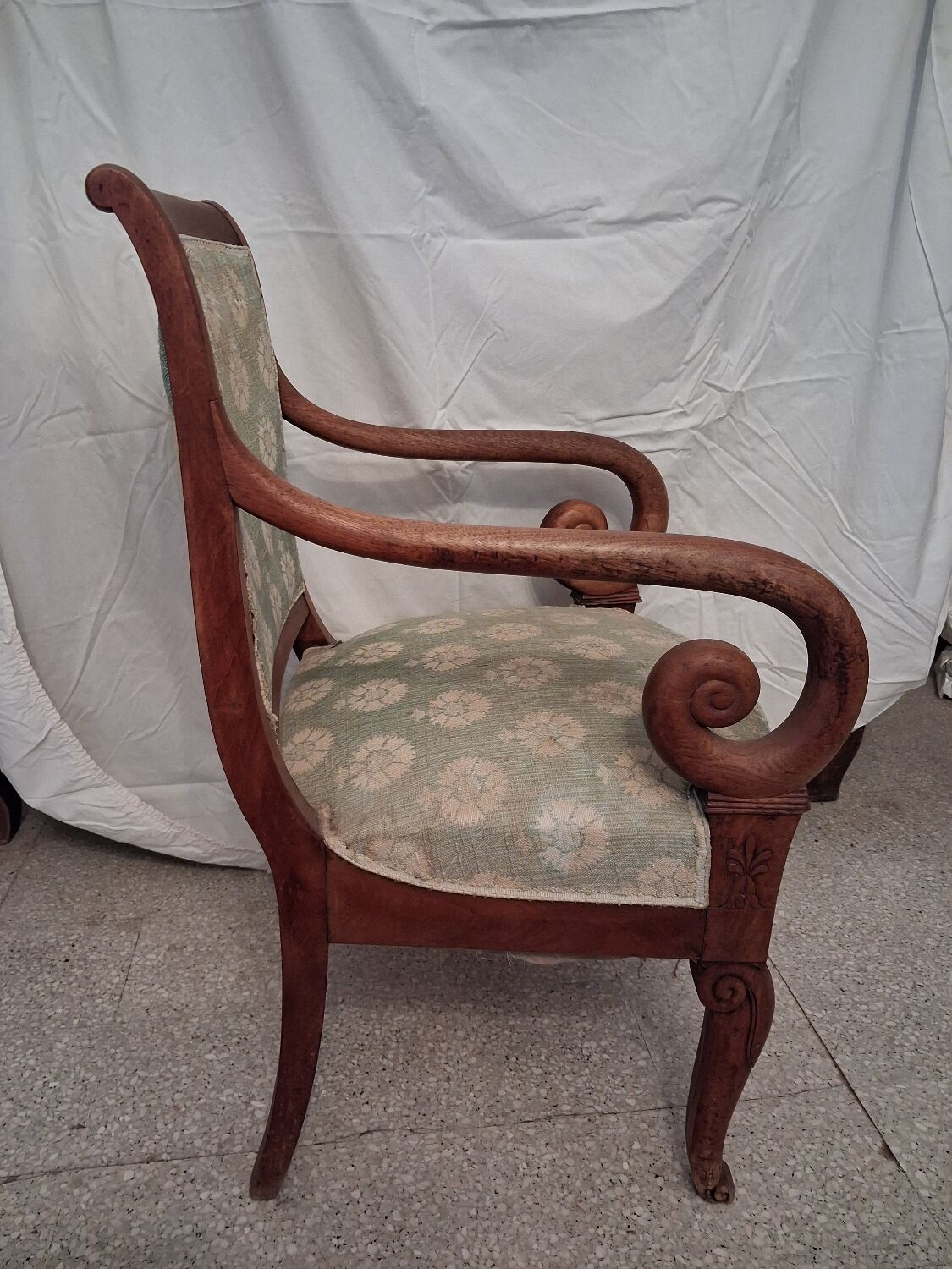 Cross-back armchair in Directoire style