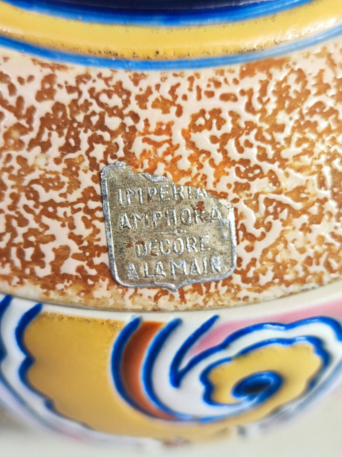Pot amphore en porcelaine et son couvercle