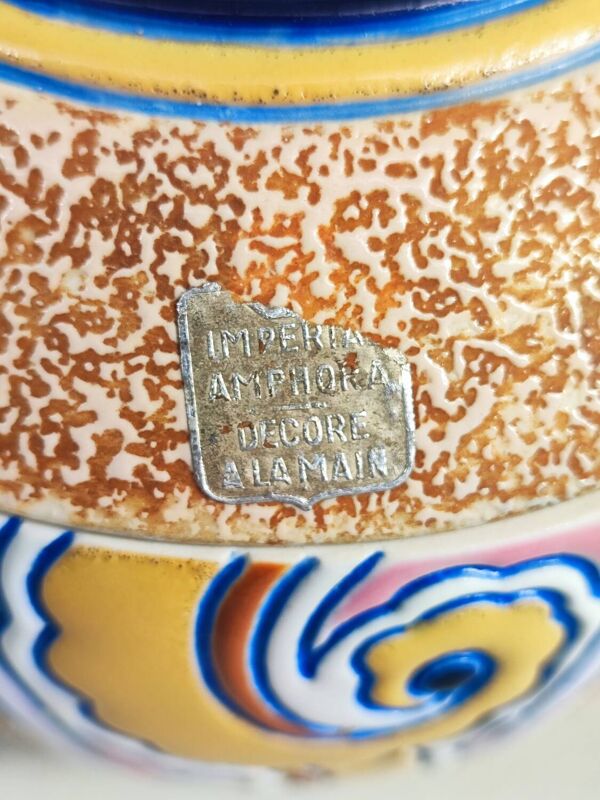 Pot amphore en porcelaine et son couvercle