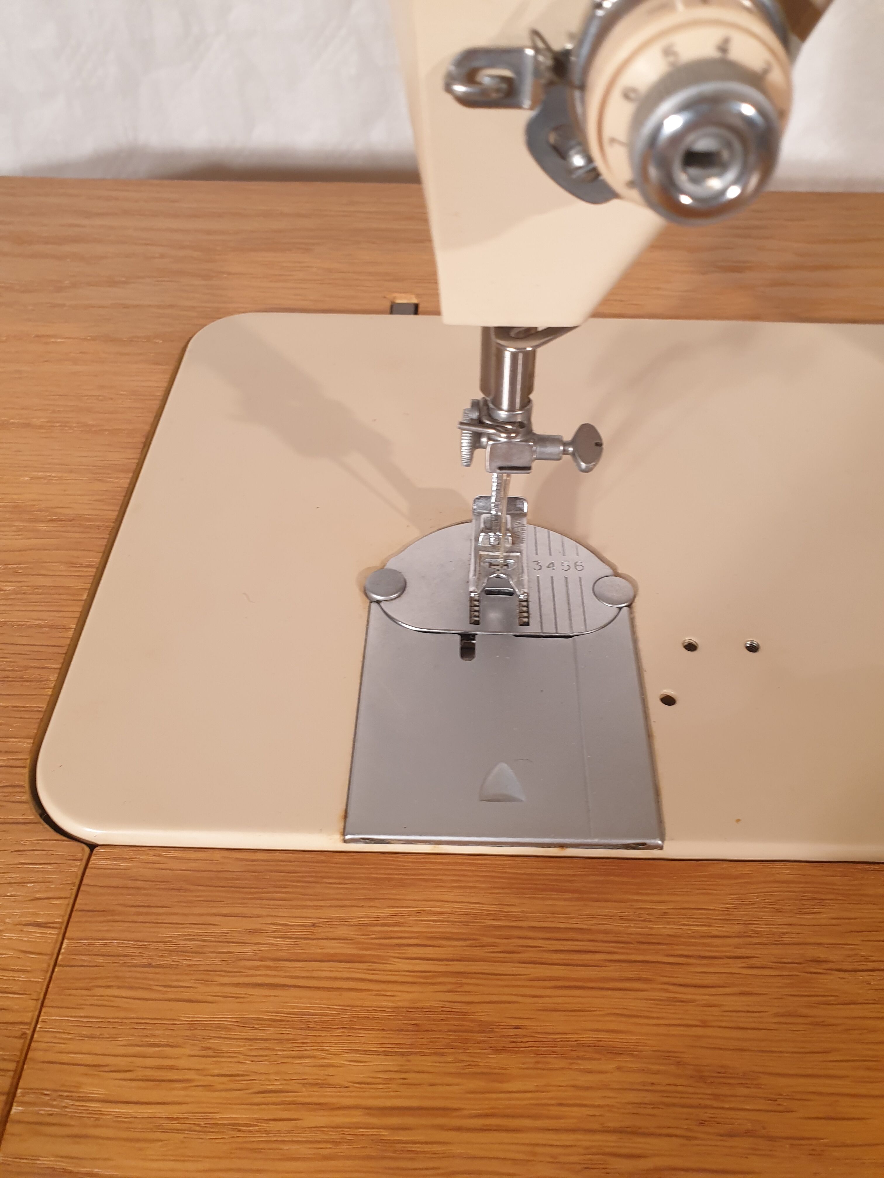 Furniture sewing machine