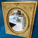 Mirror XIXth medallion on gilded frame with leaf