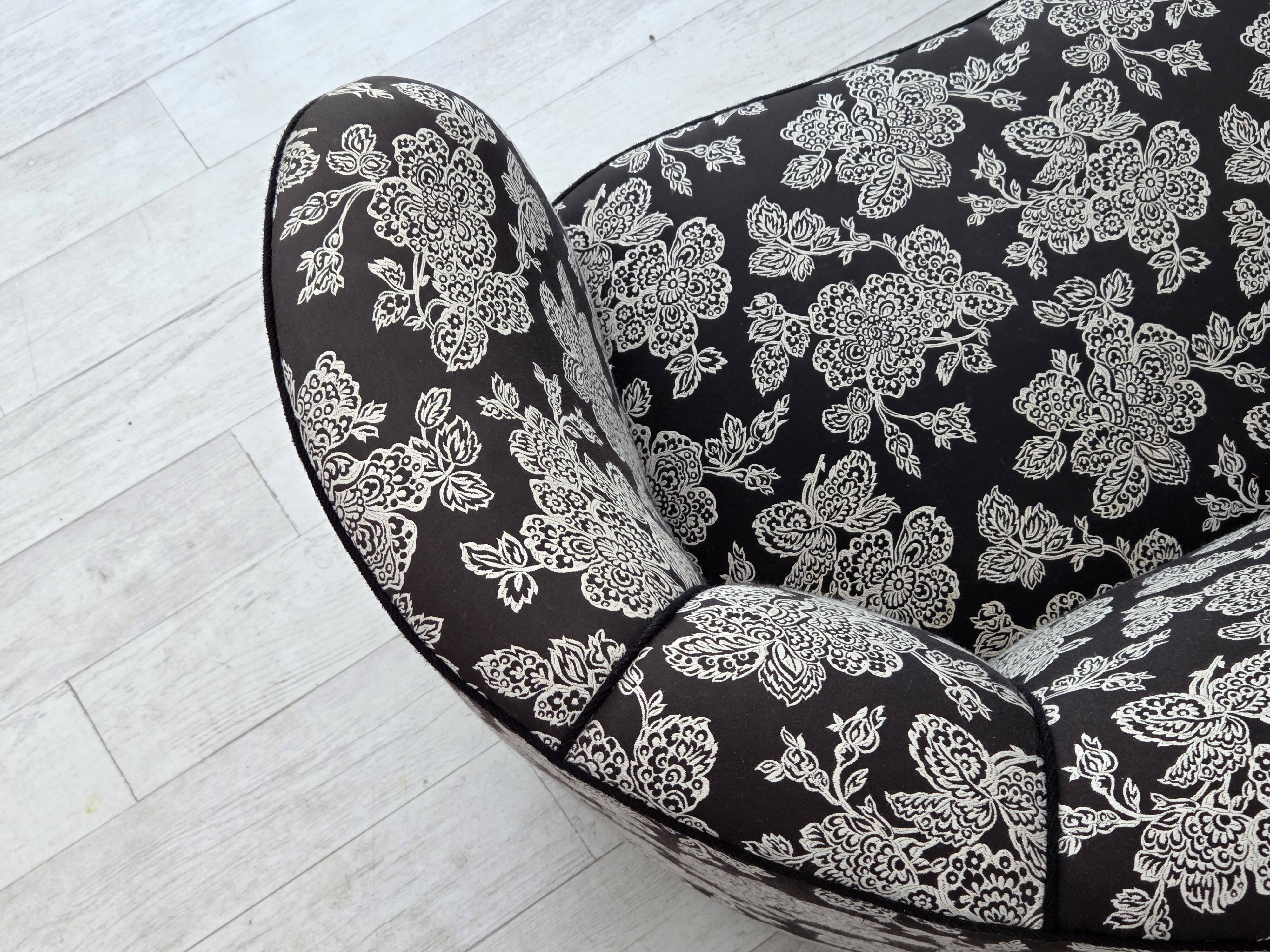 Canapé danois 2 places "Banan" des années 1960, tissu noir-blanc, bois de hêtre.