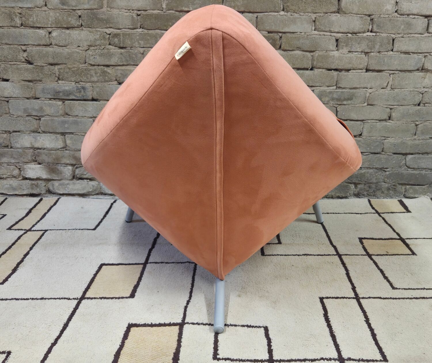 Fauteuil triangle vintage "Escapade " design cocon années 70'.