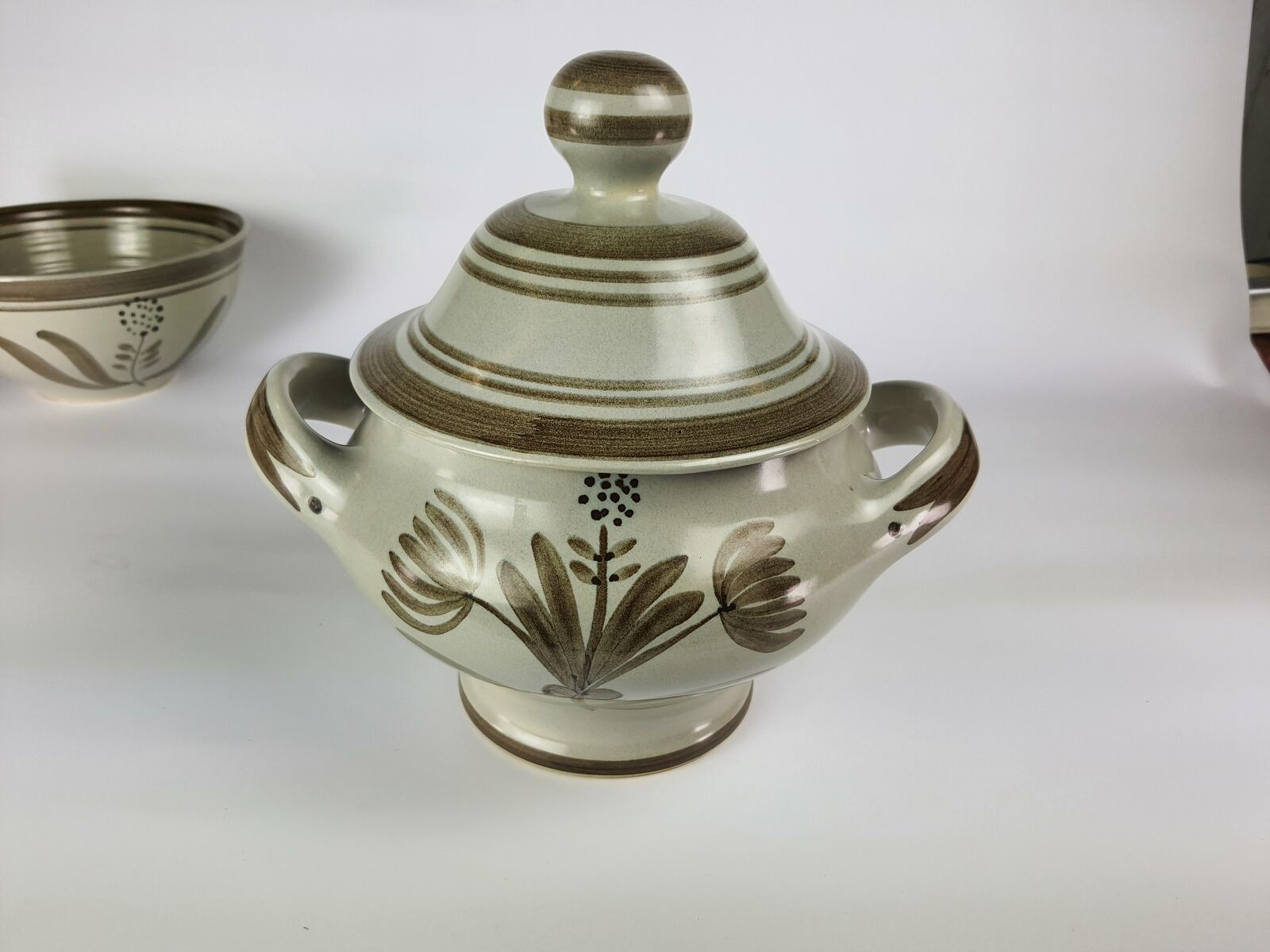 Longchamp 42-piece hand-painted dish service