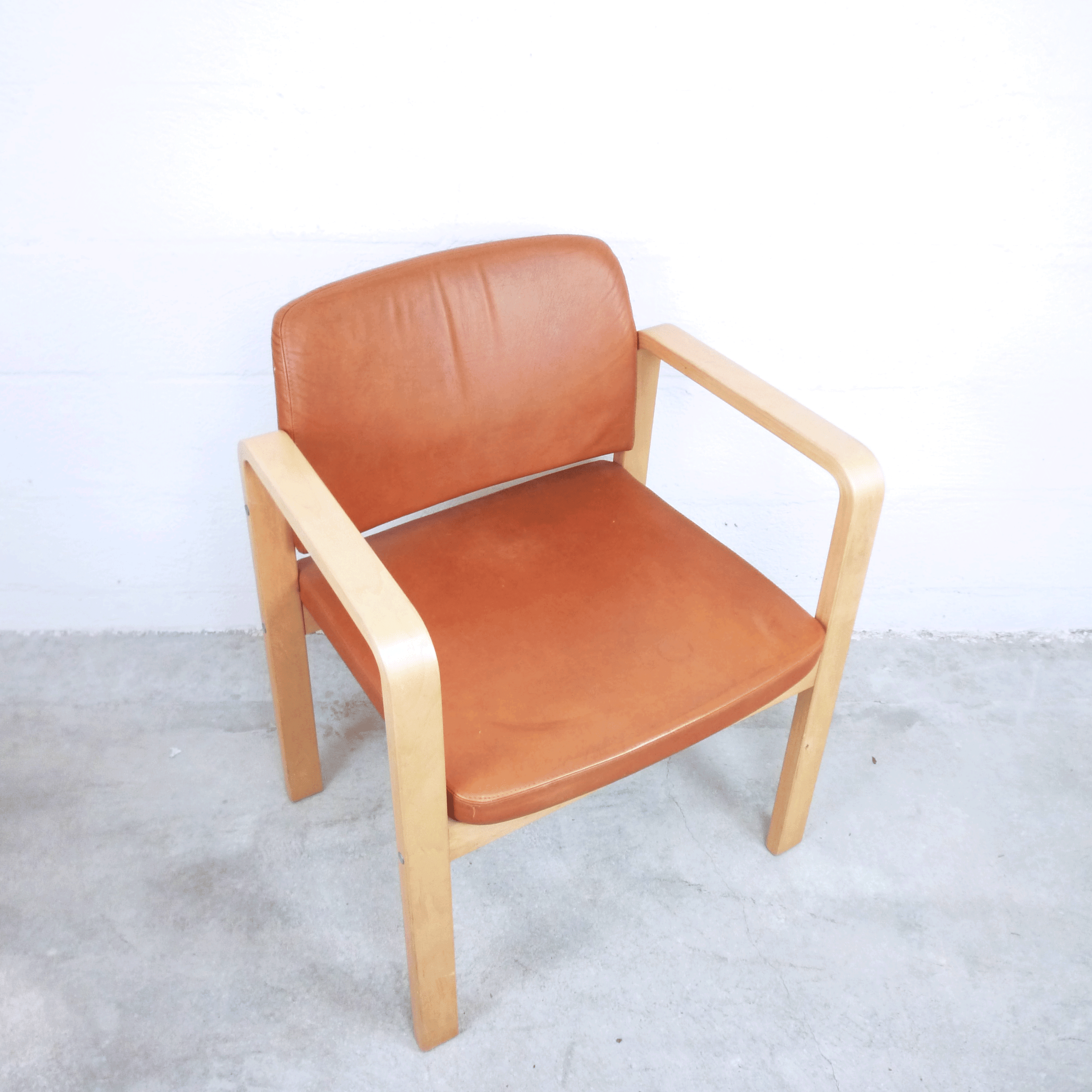 Fauteuil en cuir et en bois 1990