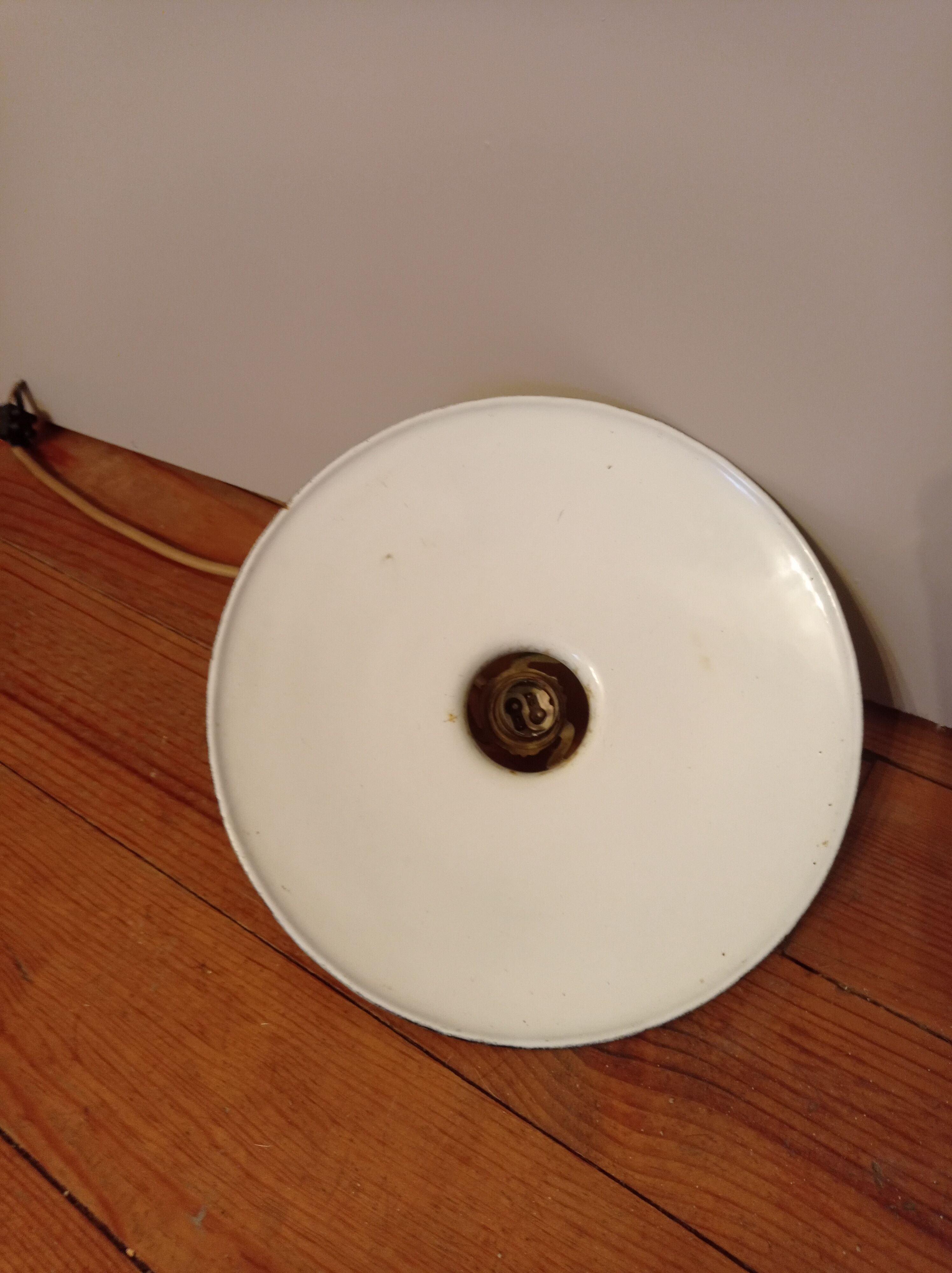 Green enamelled sheet metal suspension